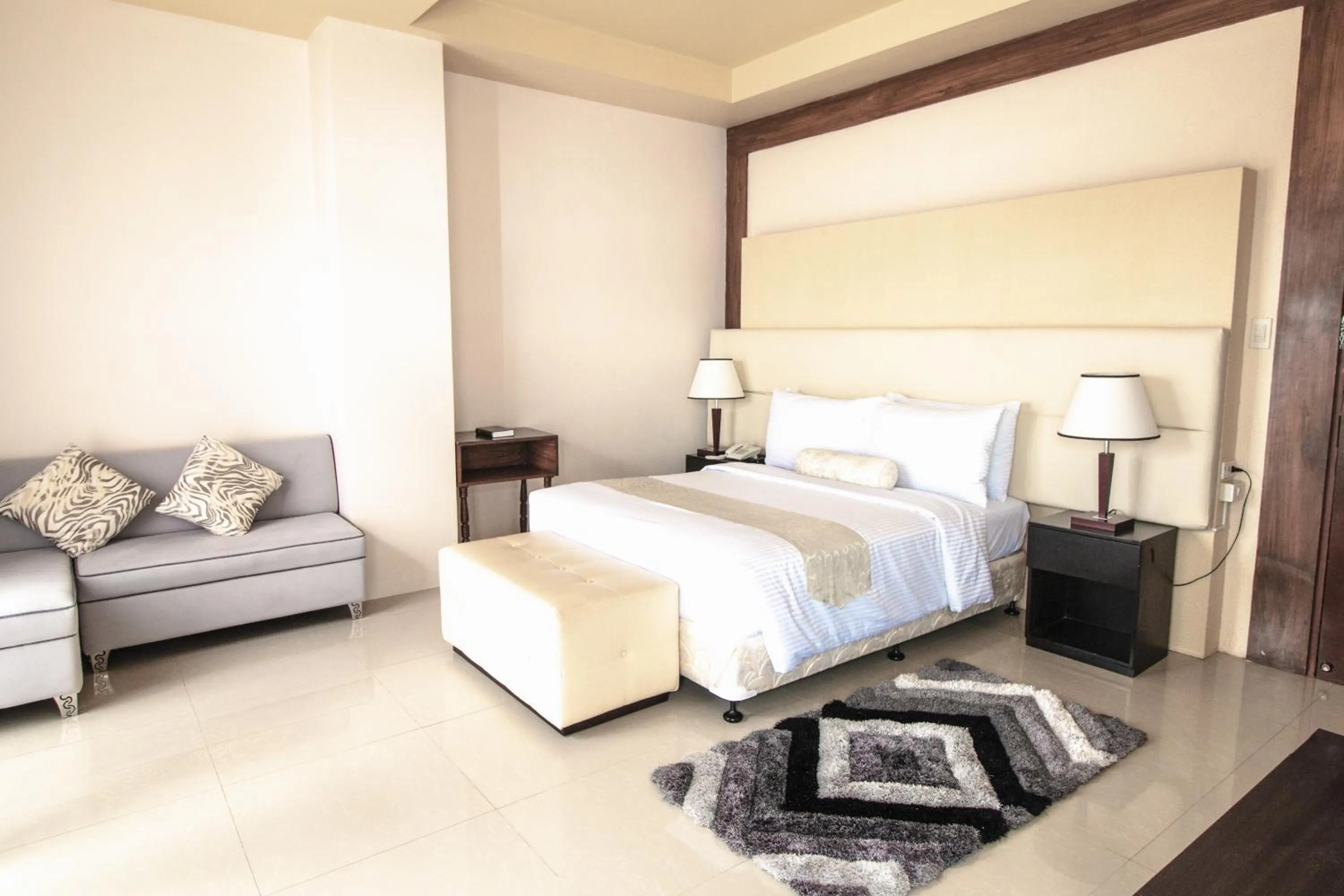 Photo of the whole room, Bed in Sierra Hotel