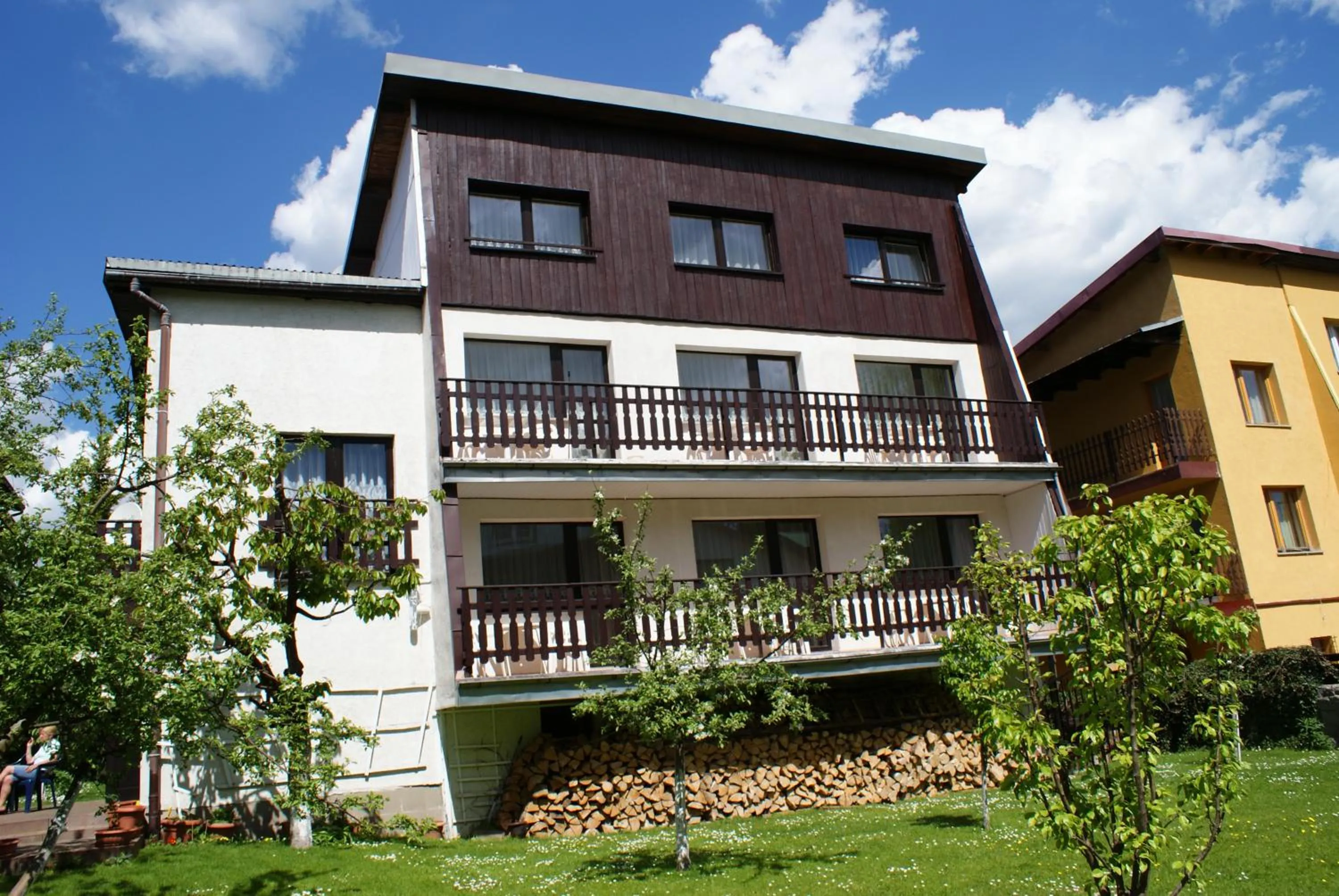 Property building in Willa Hektor