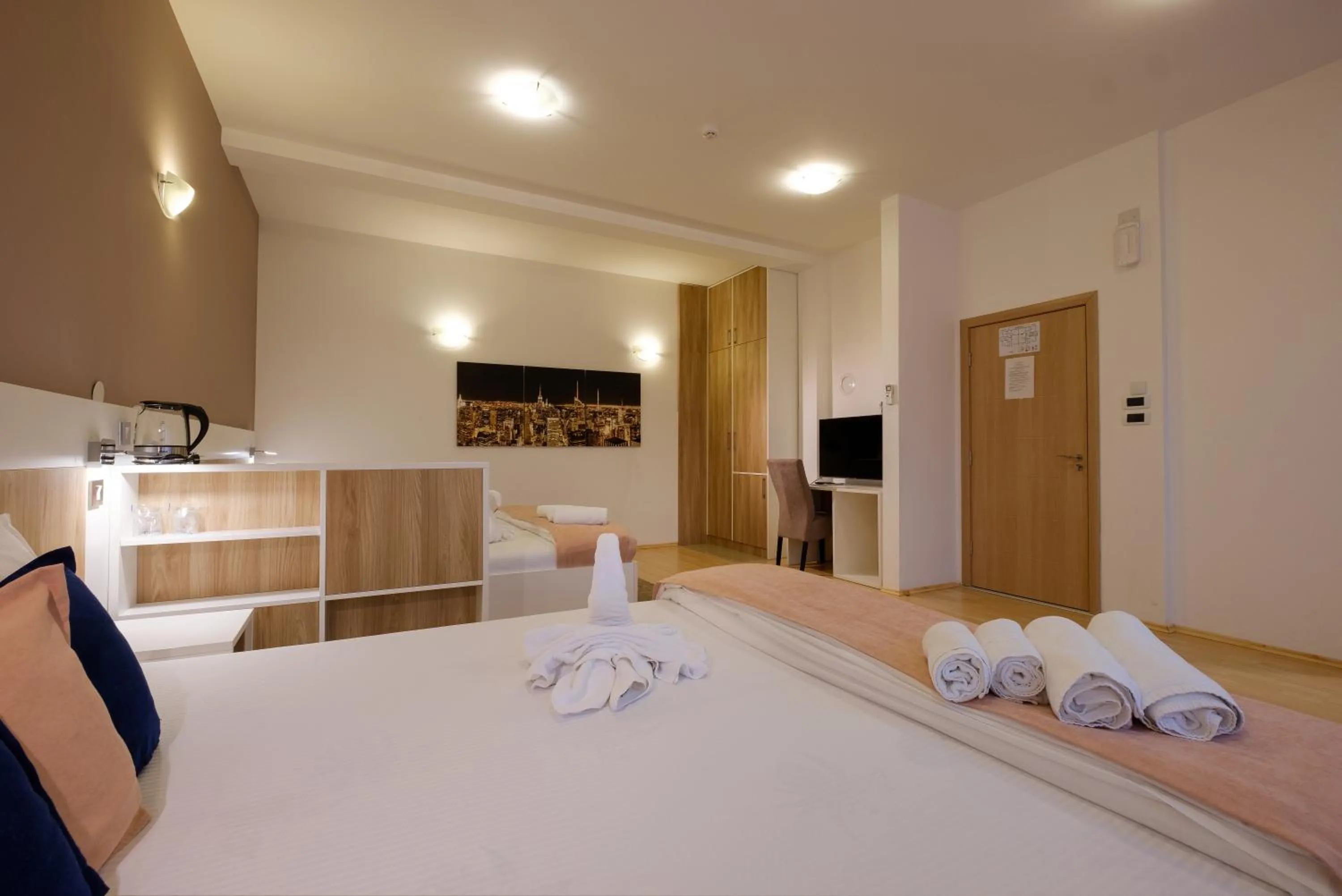 Bed in Airport Hotel Garni