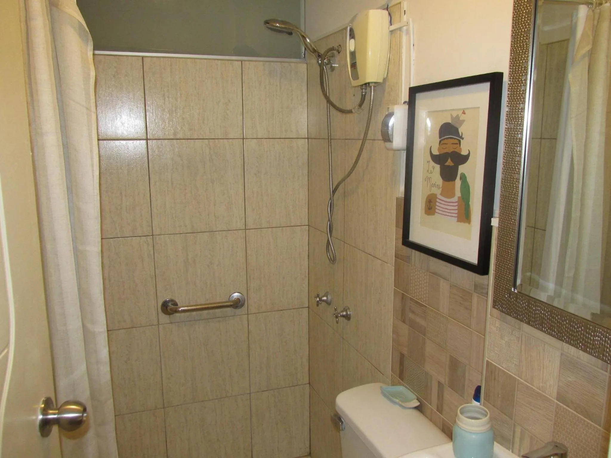 Bathroom in Kangaroo Wasi Airport Bed & Breakfast