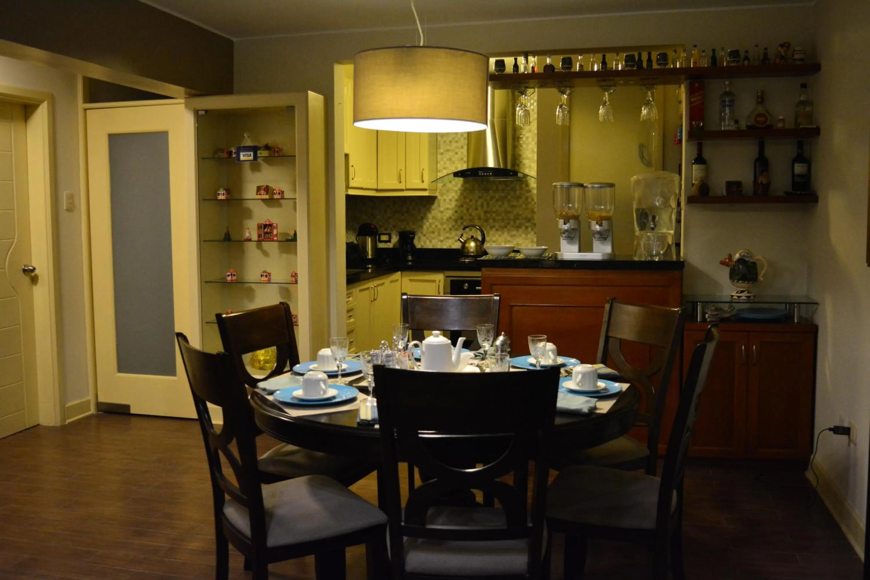 Dining area in Kangaroo Wasi Airport Bed & Breakfast