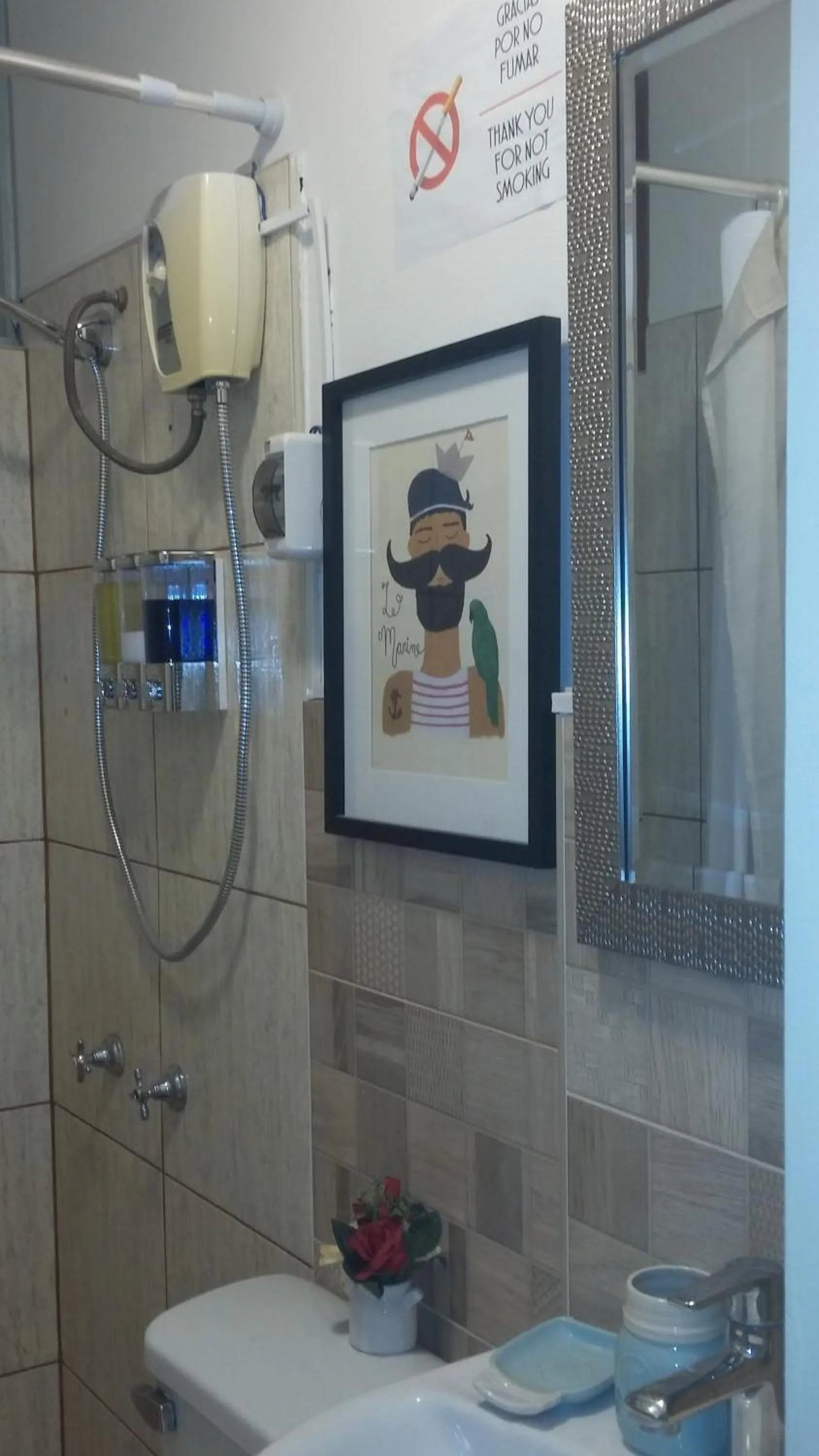 Bathroom in Kangaroo Wasi Airport Bed & Breakfast