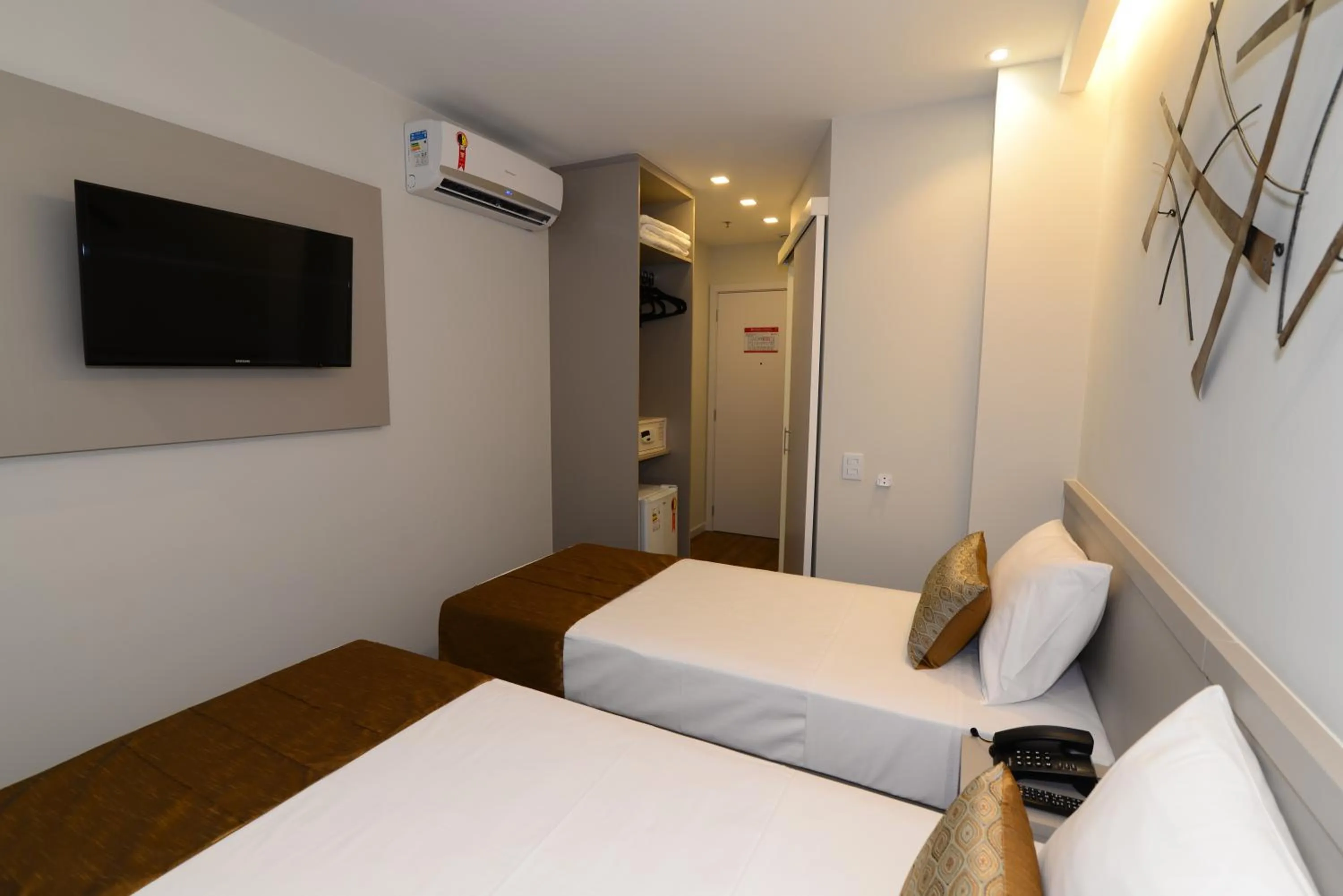 Photo of the whole room, Bed in Tulip Inn Vila Velha