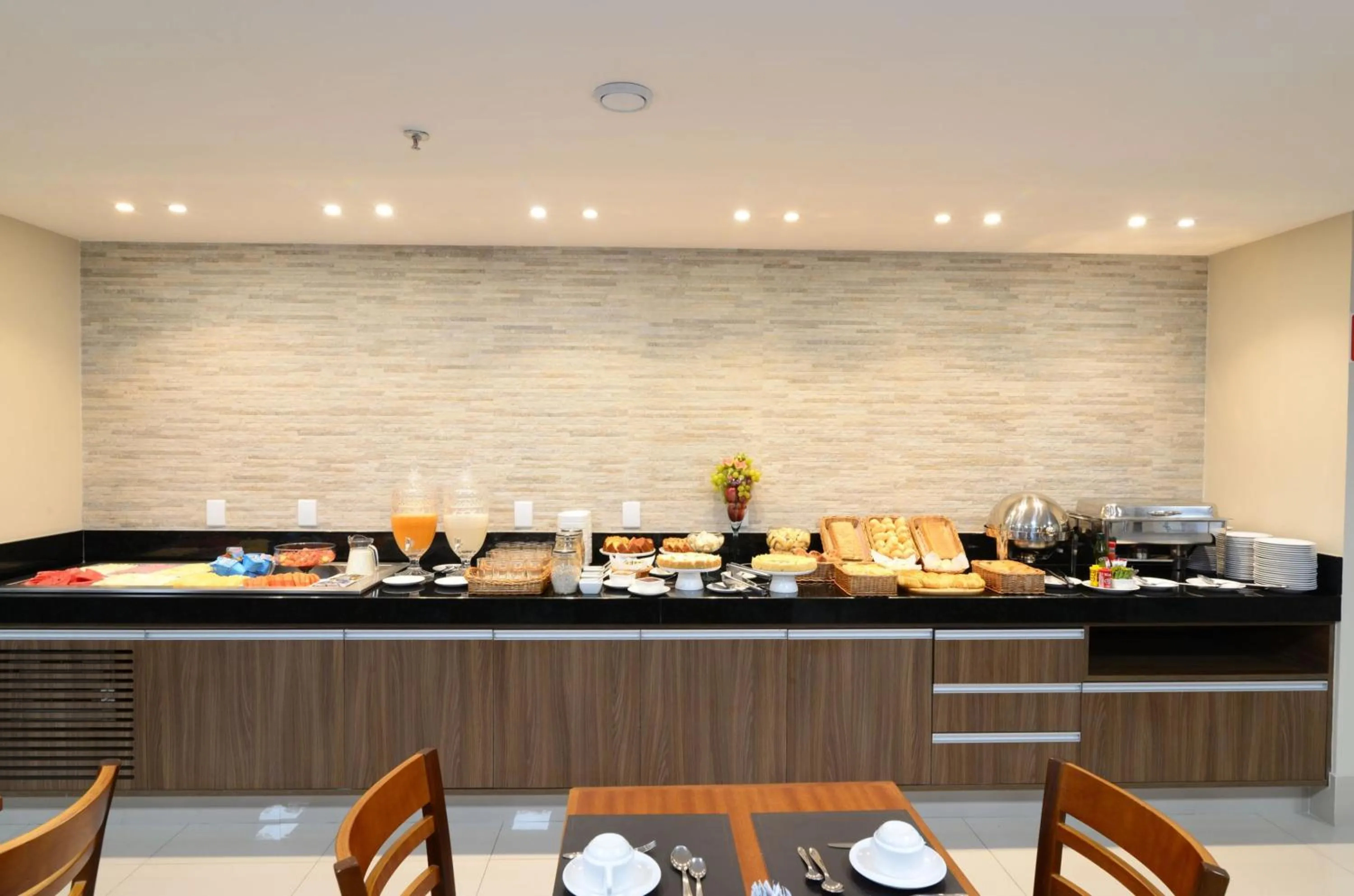 Restaurant/places to eat in Tulip Inn Vila Velha