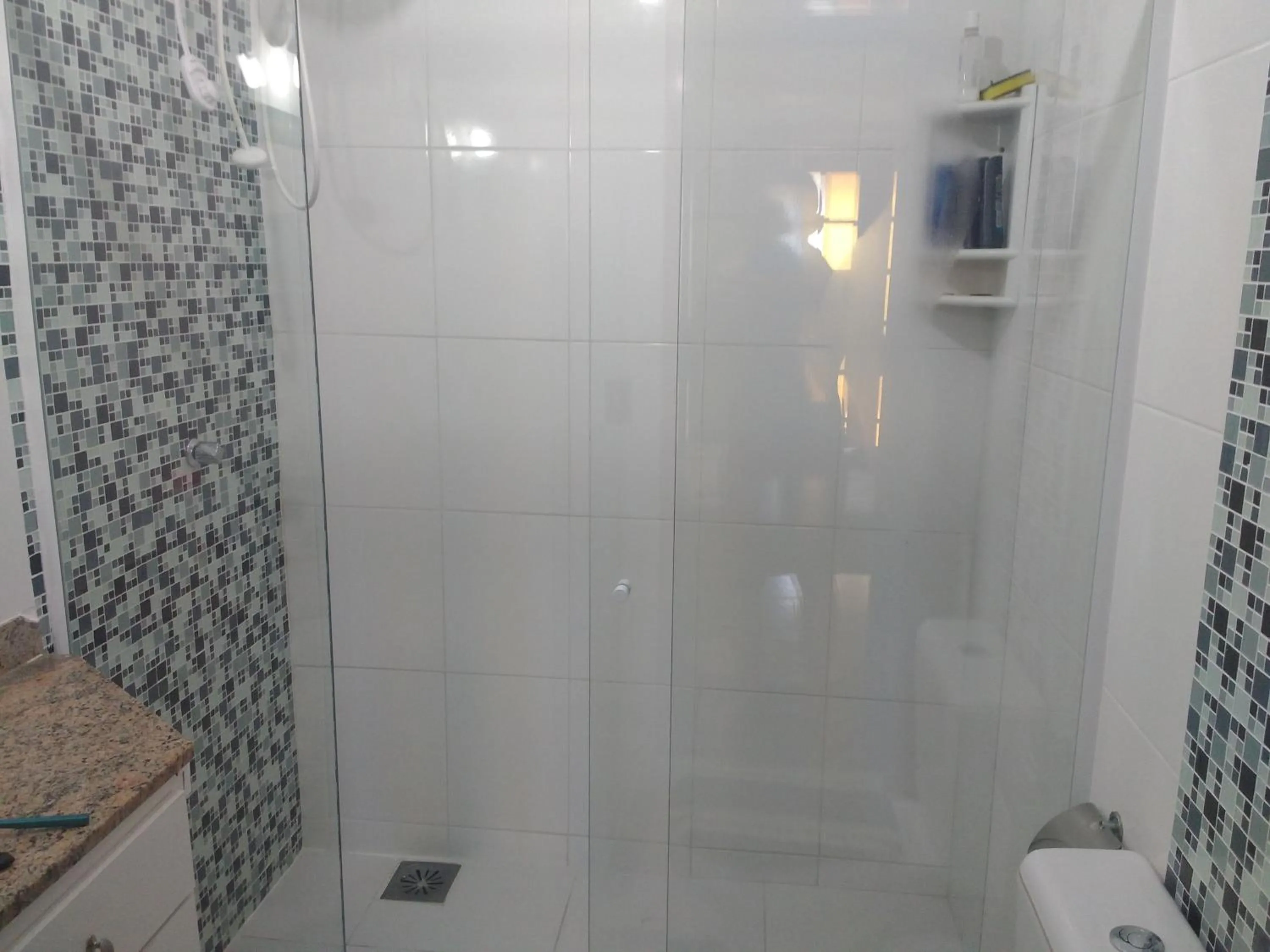 Bathroom in Casa 4 quartos Condomínio em Frente a Praia Grande