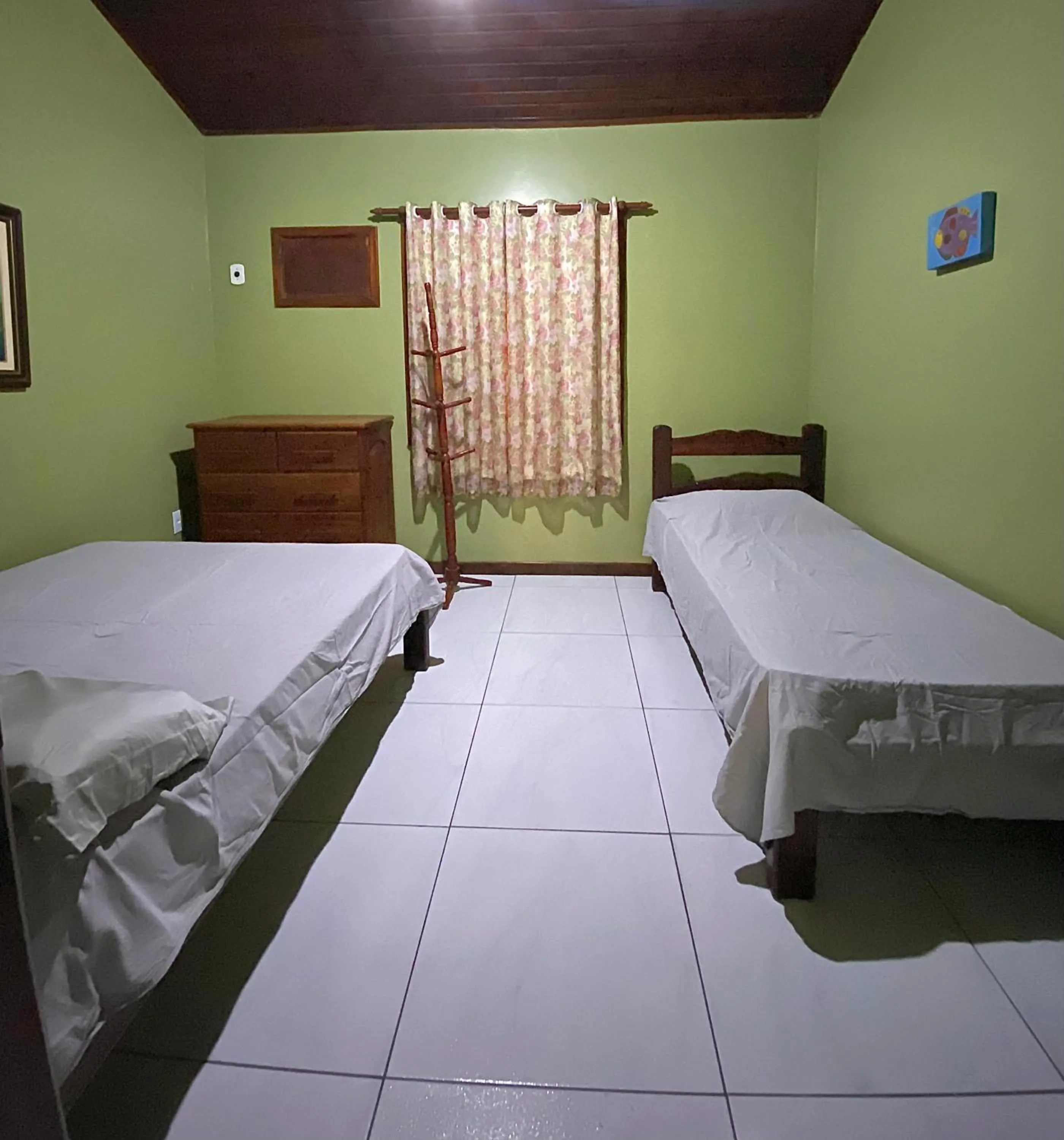 Bedroom, Bed in Casa 4 quartos Condomínio em Frente a Praia Grande