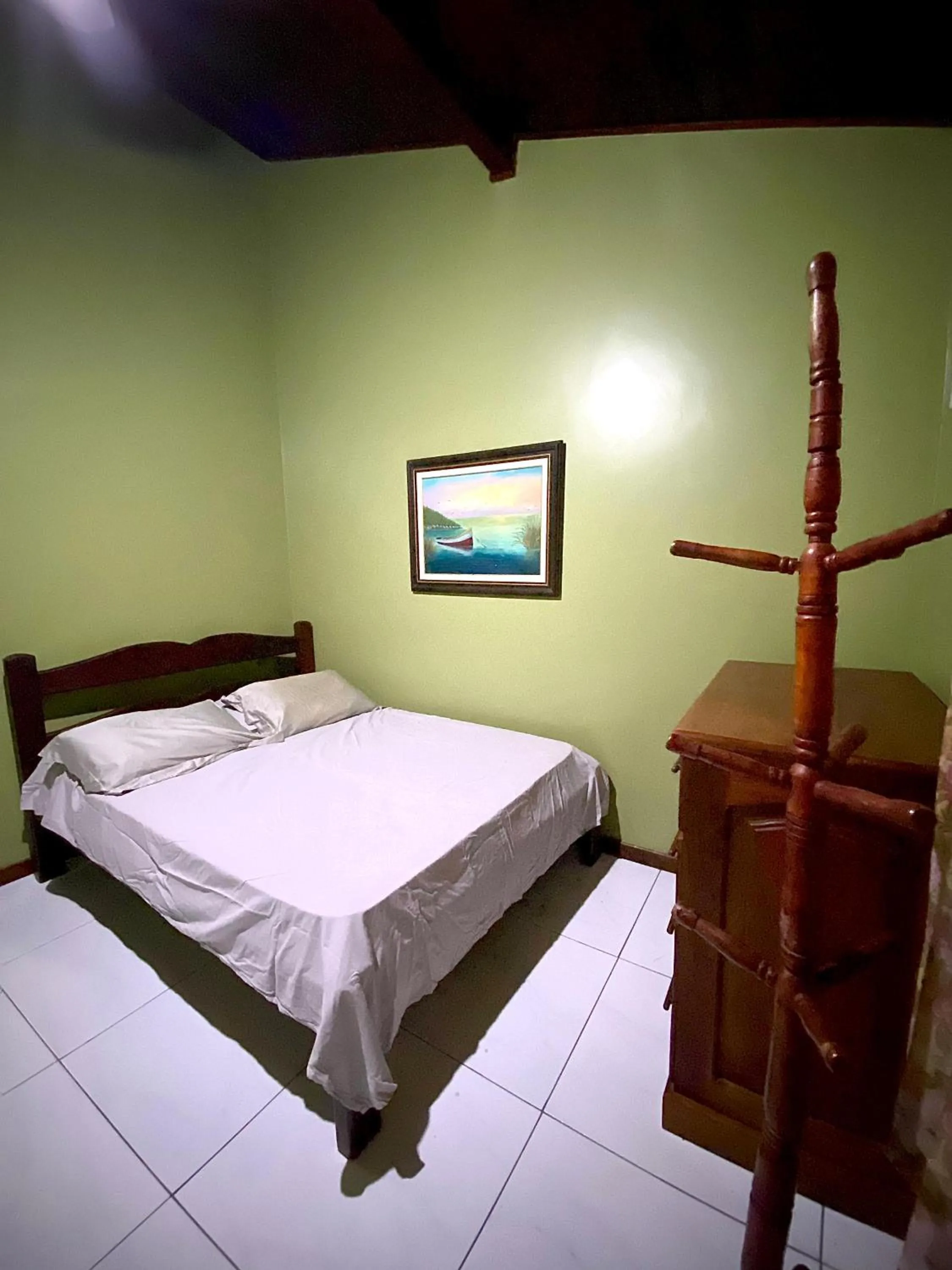 Bedroom, Bed in Casa 4 quartos Condomínio em Frente a Praia Grande