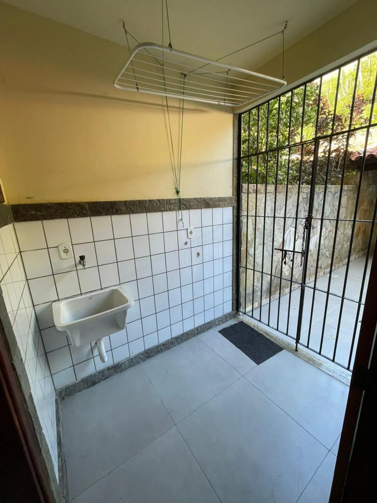 laundry in Casa 4 quartos Condomínio em Frente a Praia Grande