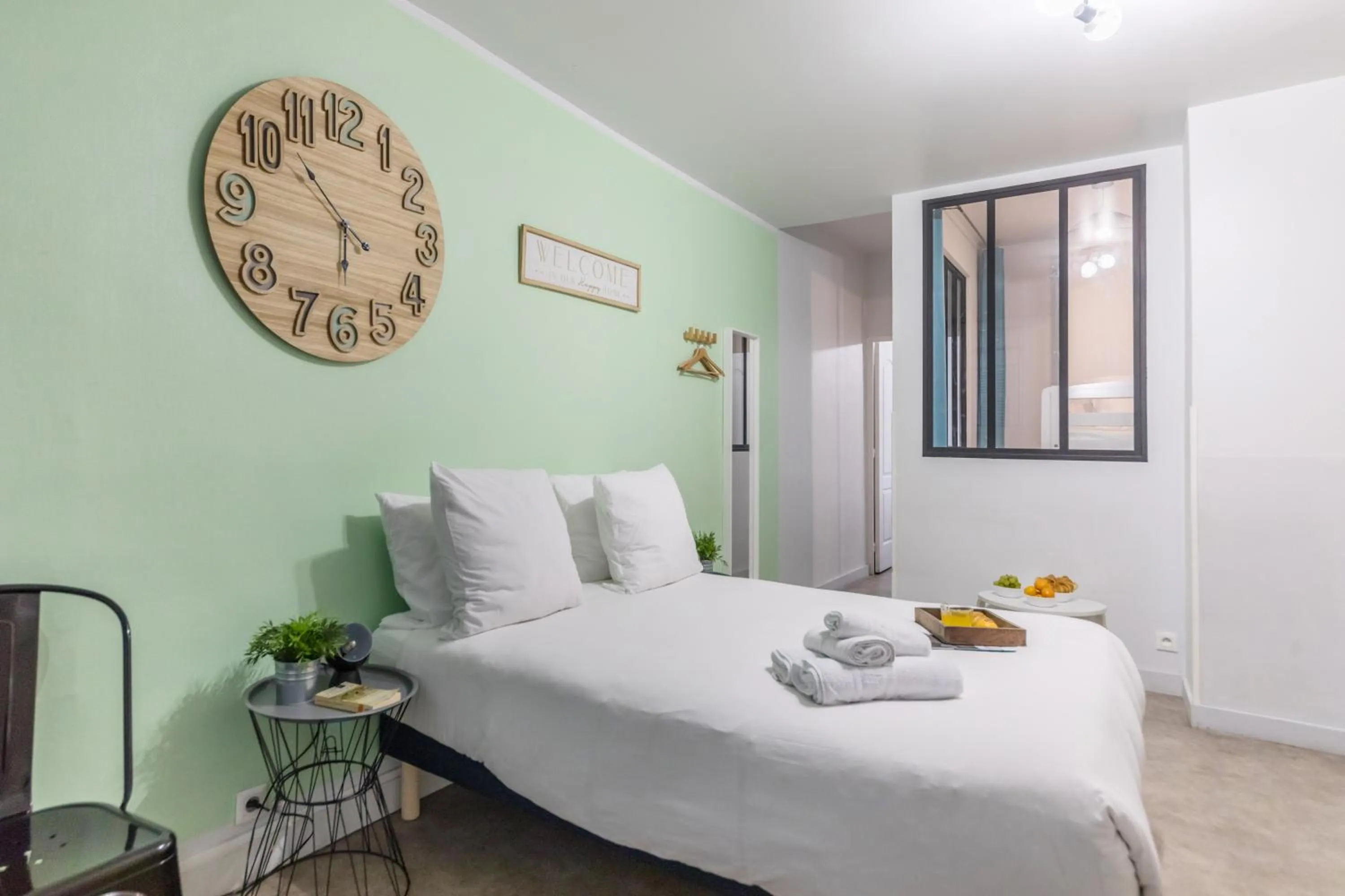 Photo of the whole room, Bed in WS Hôtel de Ville - Le Marais