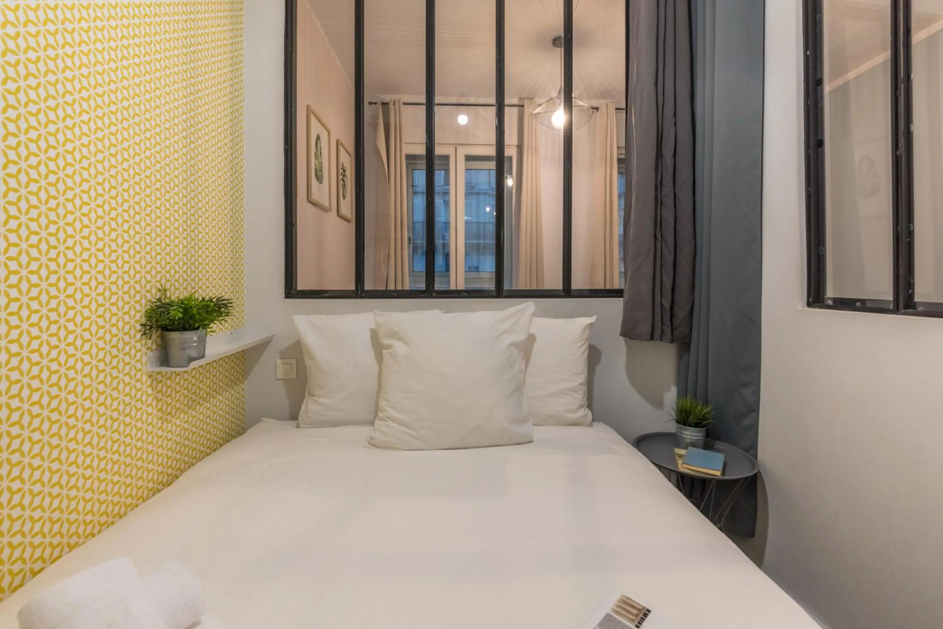 Photo of the whole room, Bed in WS Hôtel de Ville - Le Marais