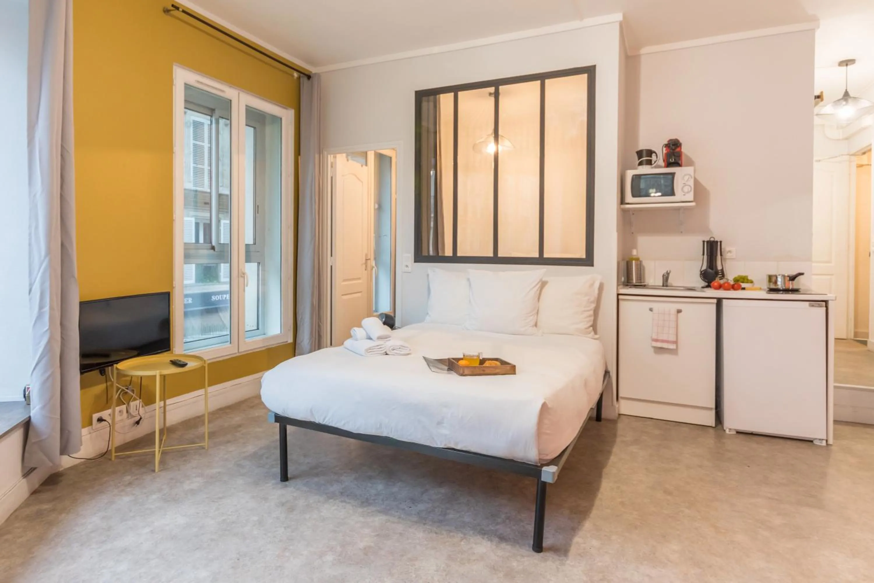 Photo of the whole room, Bed in WS Hôtel de Ville - Le Marais