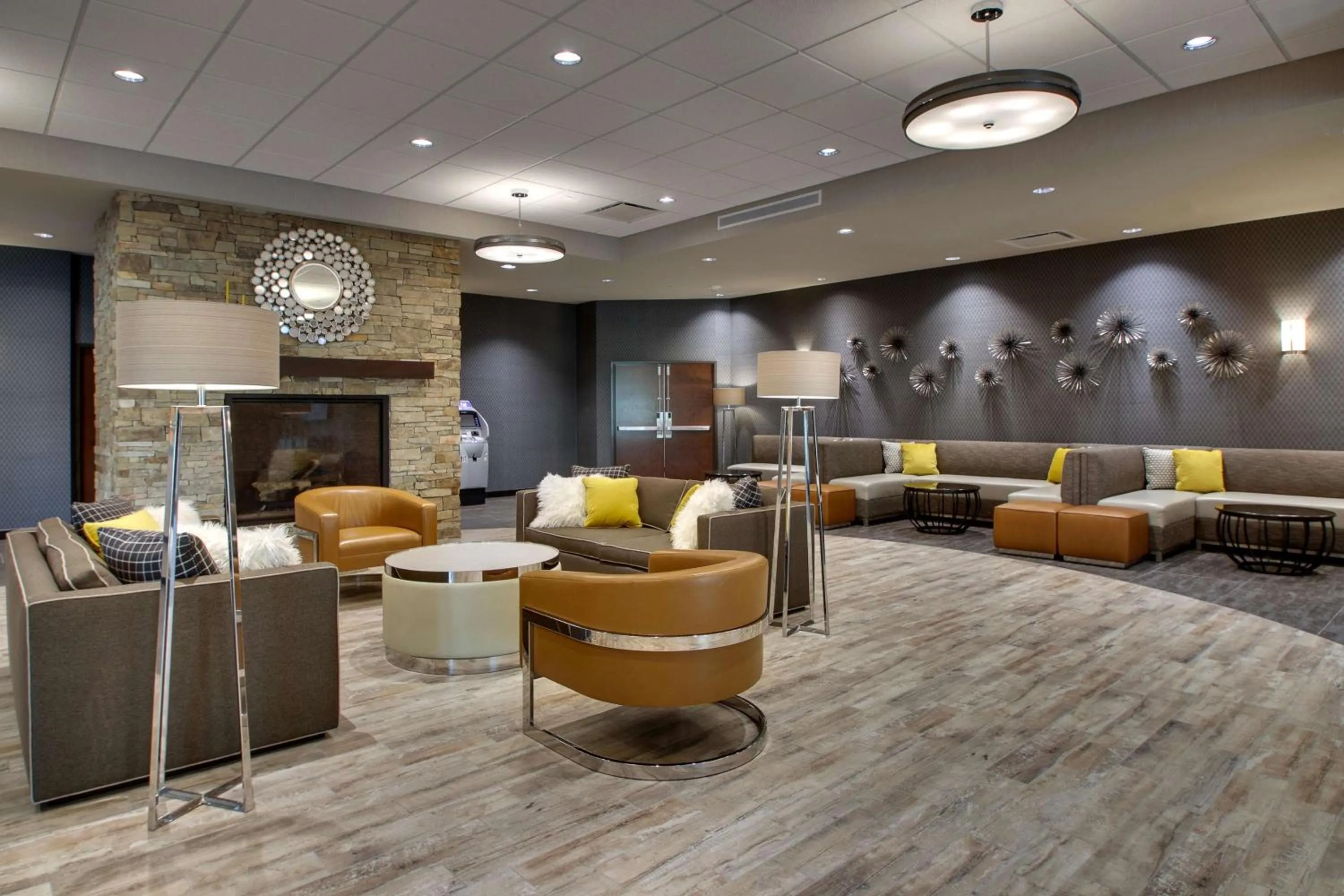 Lobby or reception in Drury Plaza Hotel Cape Girardeau Conference Center