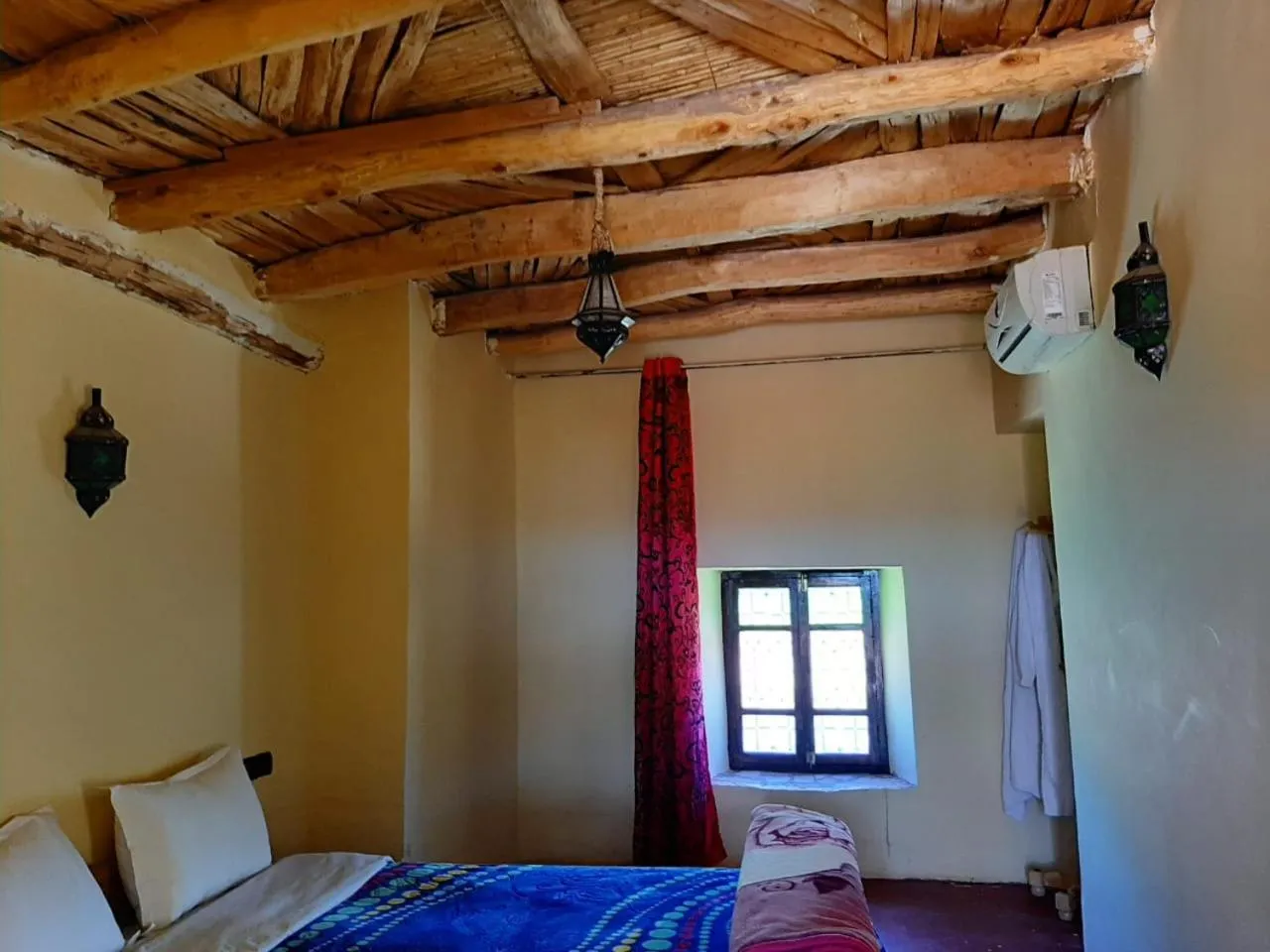 Photo of the whole room, Bed in Auberge Restaurant Telouet