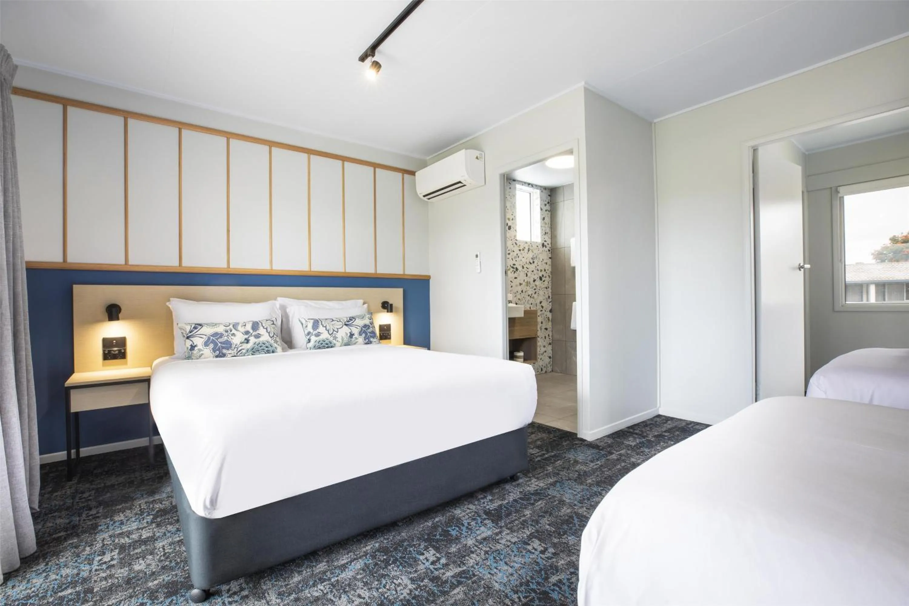 Bedroom, Bed in Nightcap at Queens Beach Hotel