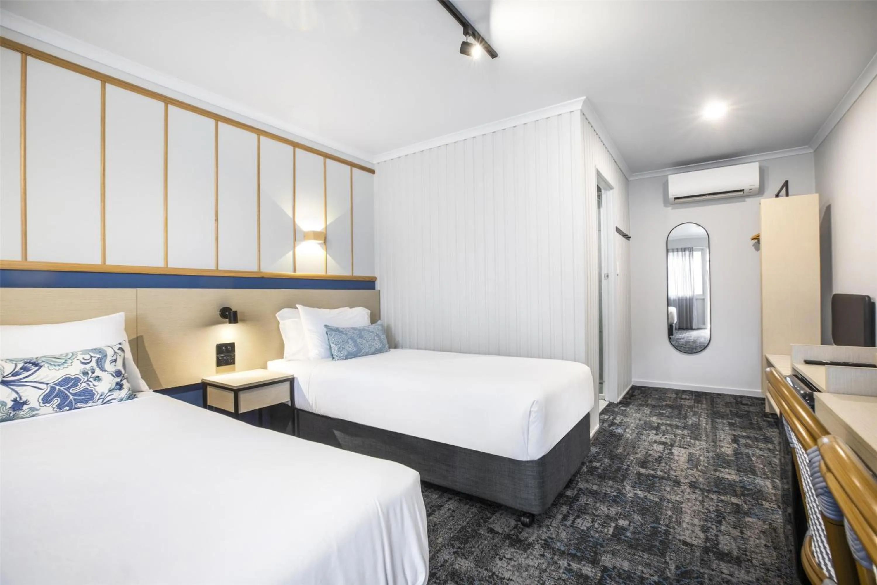 Bedroom, Bed in Nightcap at Queens Beach Hotel