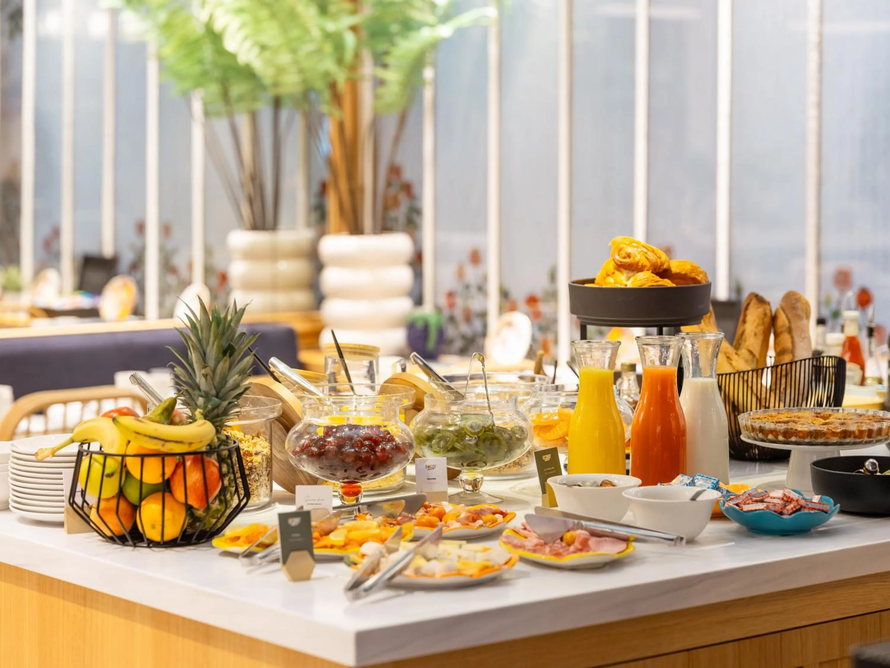 Breakfast in Solly Hôtel Paris