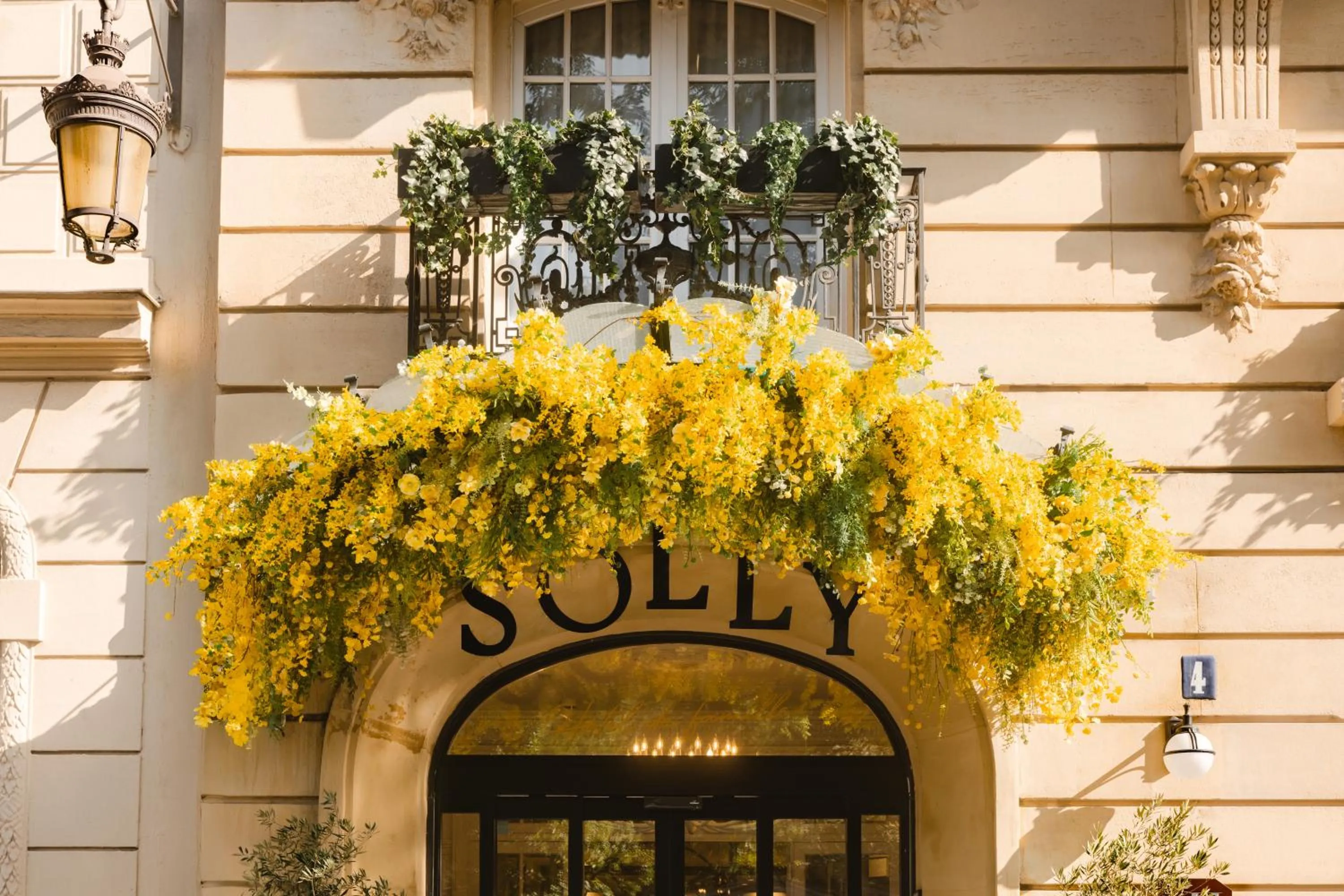 Property building in Solly Hôtel Paris