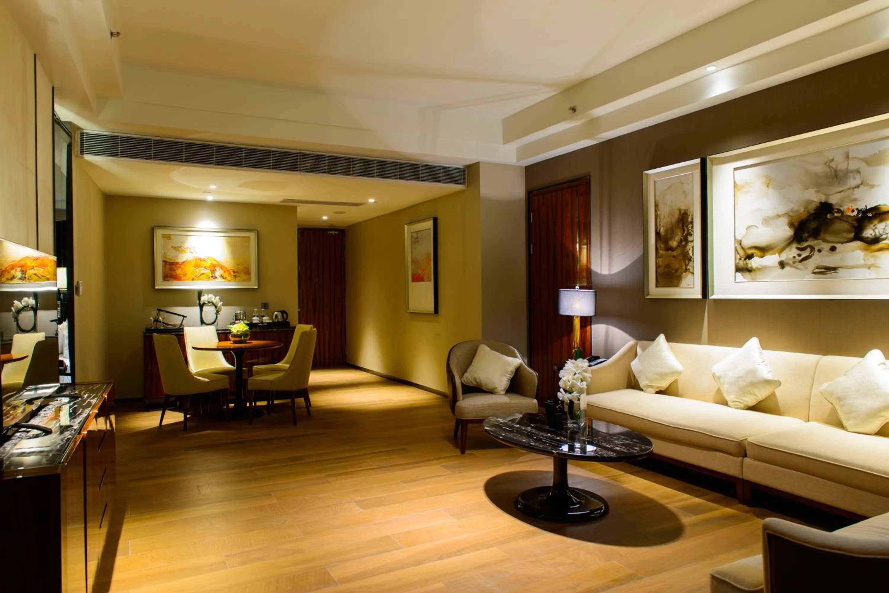 Living room in Forest City Marina Hotel