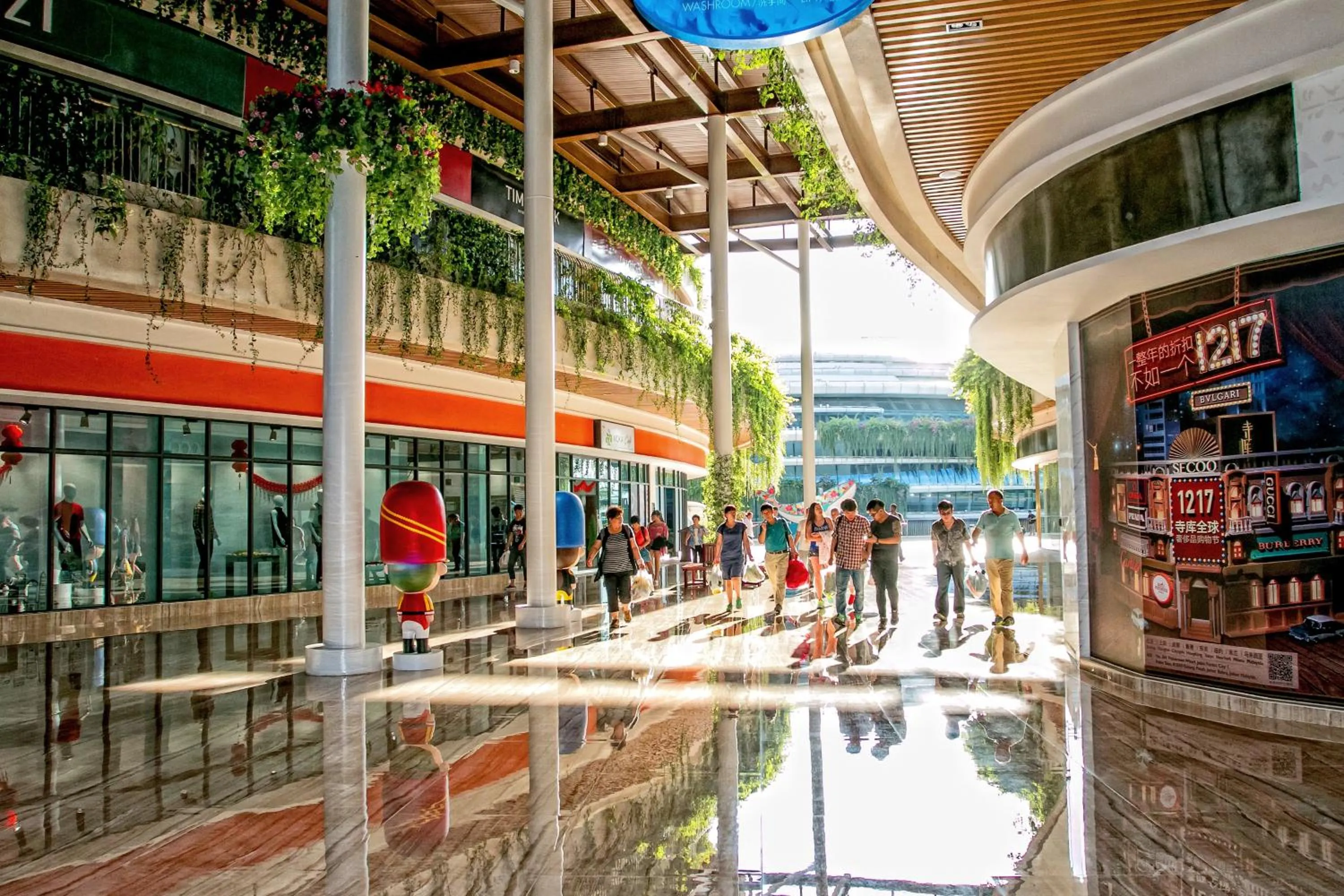 Shopping Area in Forest City Marina Hotel