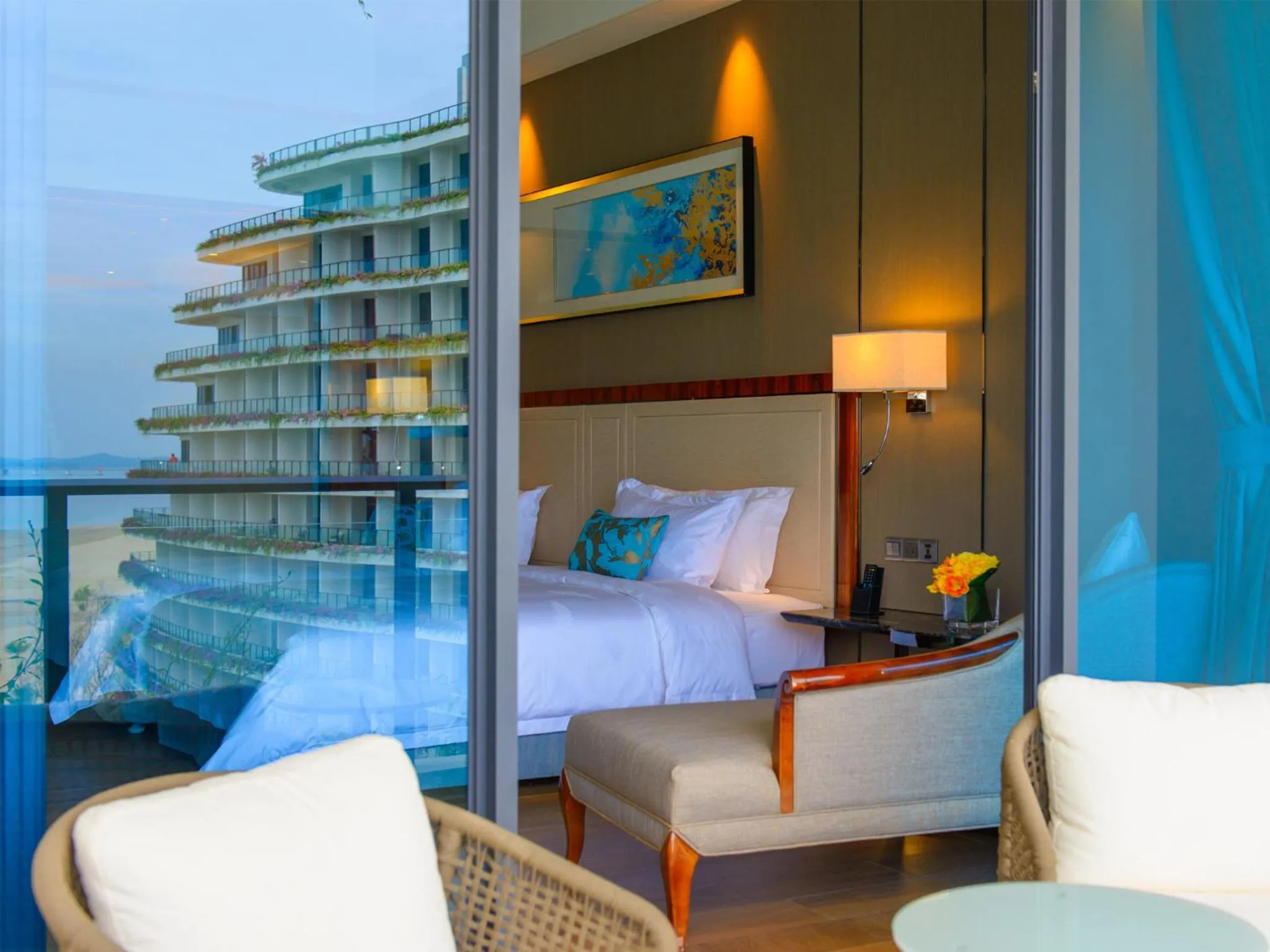 Balcony/Terrace, Bed in Forest City Marina Hotel