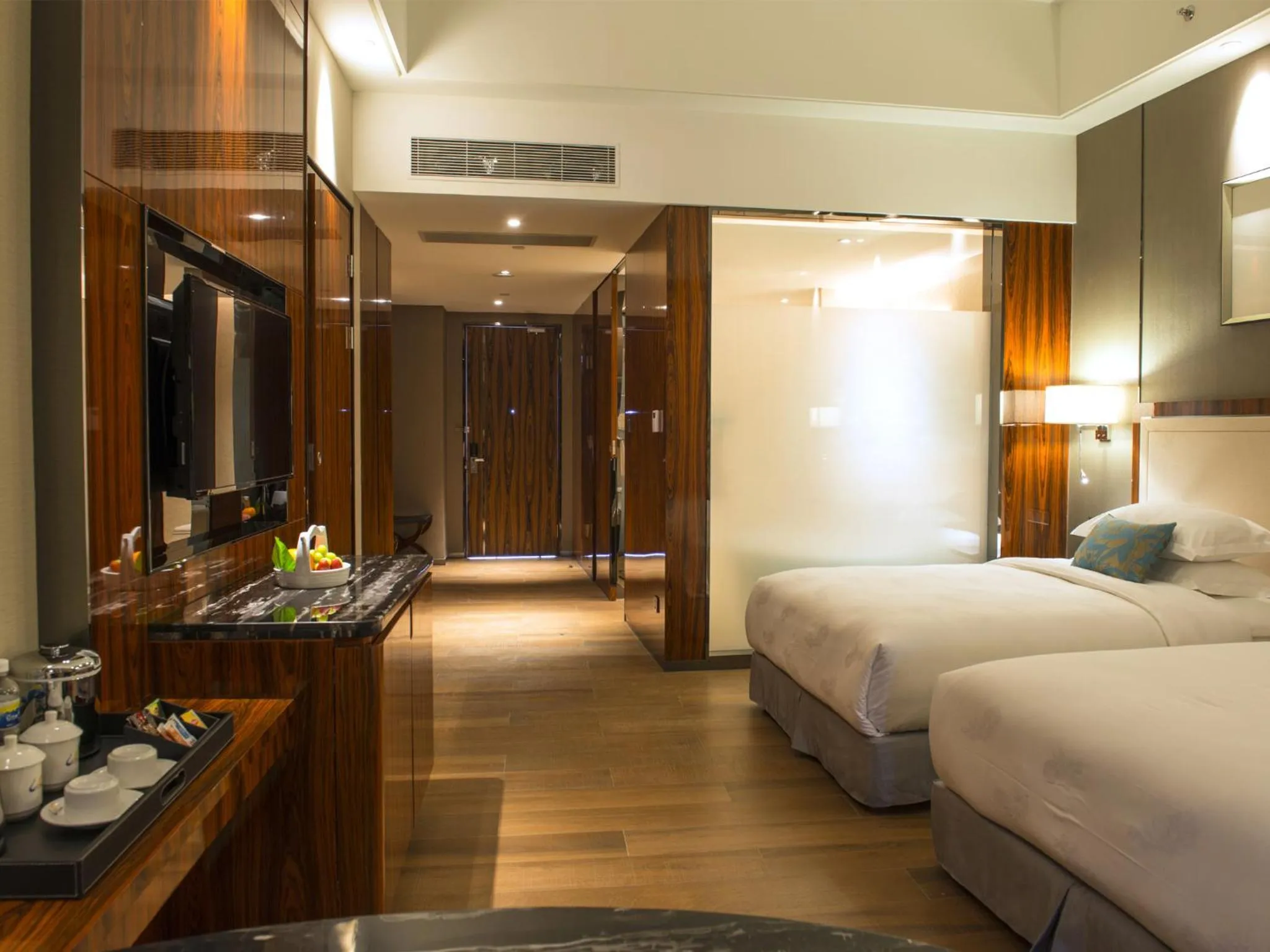 Balcony/Terrace, Bed in Forest City Marina Hotel