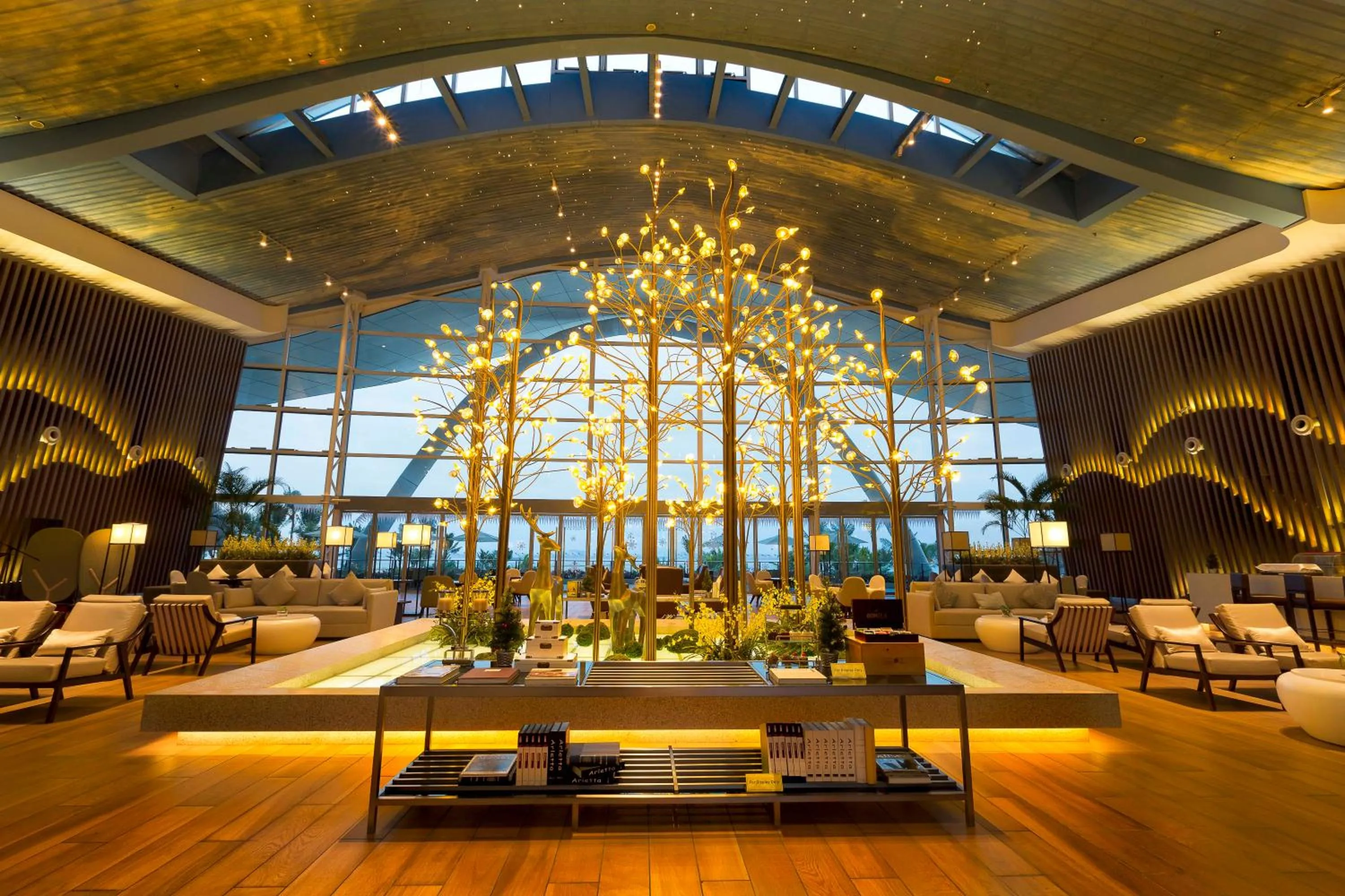 Restaurant/places to eat in Forest City Marina Hotel