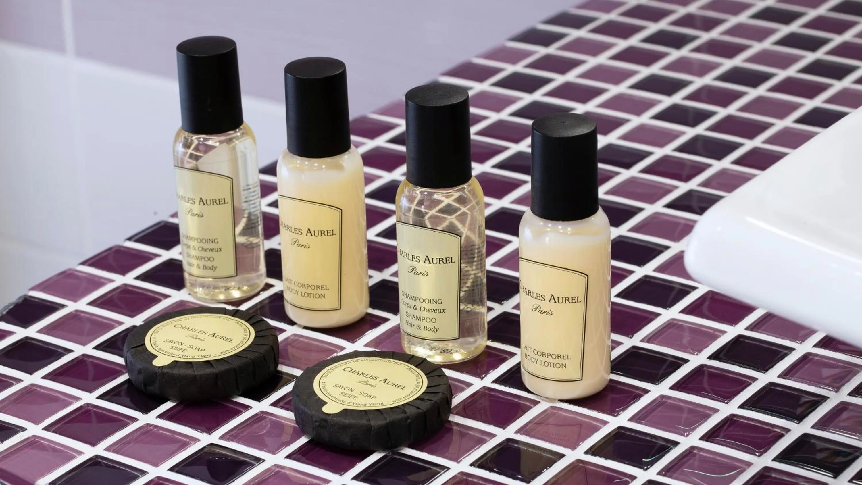 Bathroom in Hôtel du Plat d'Etain