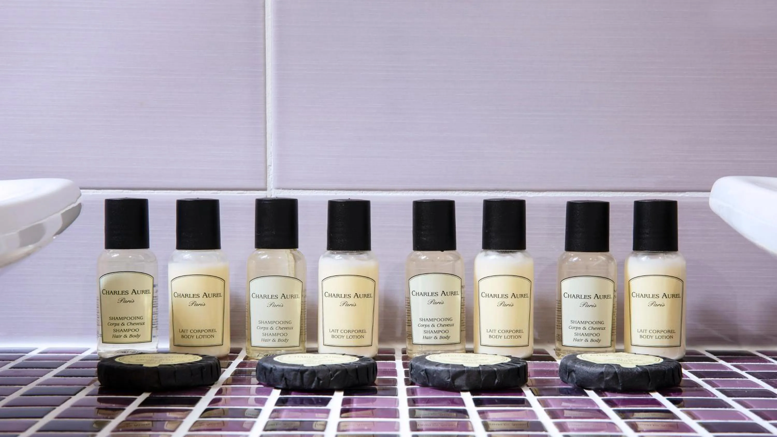 Bathroom in Hôtel du Plat d'Etain