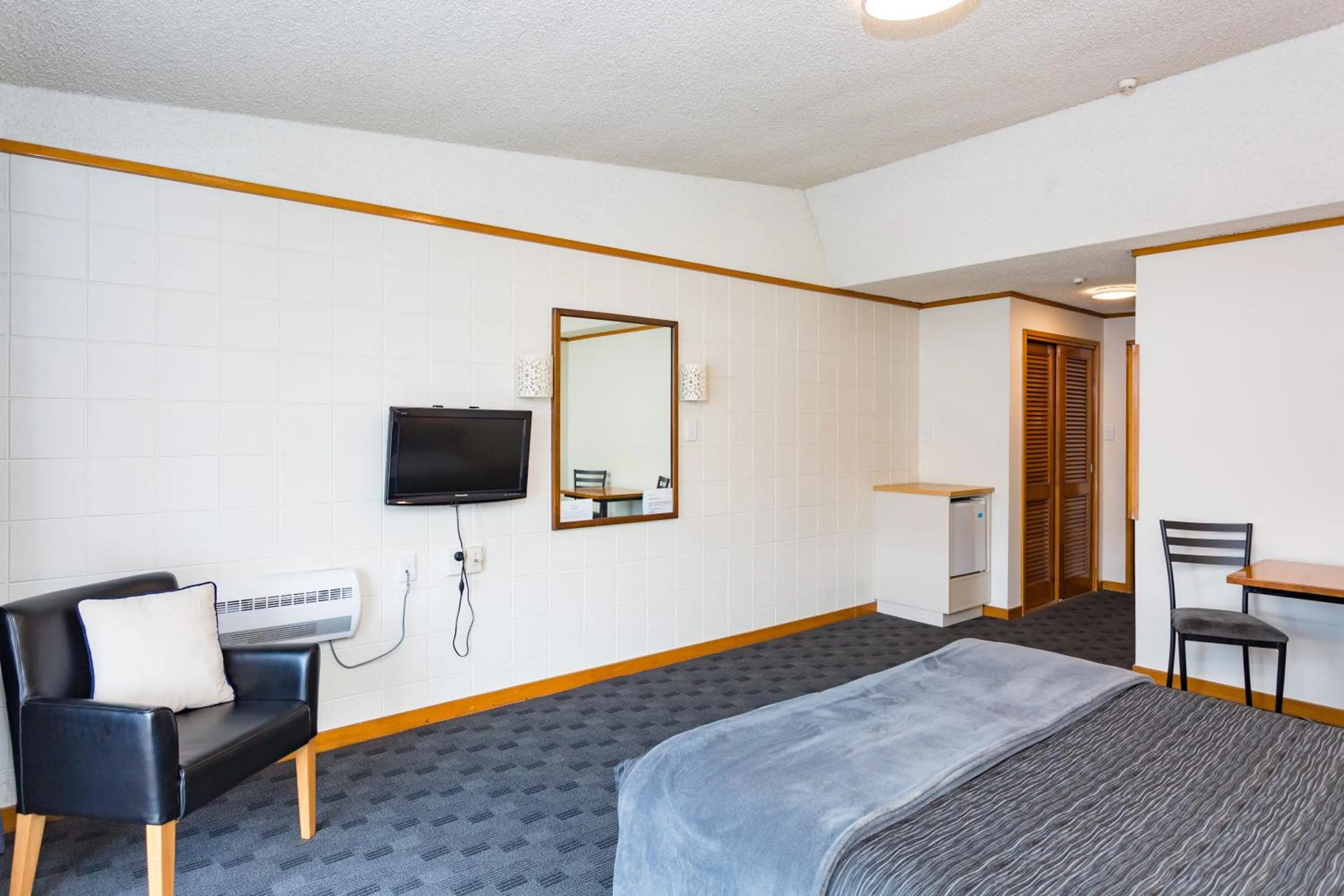 Bedroom, Bed in The Redwood Hotel