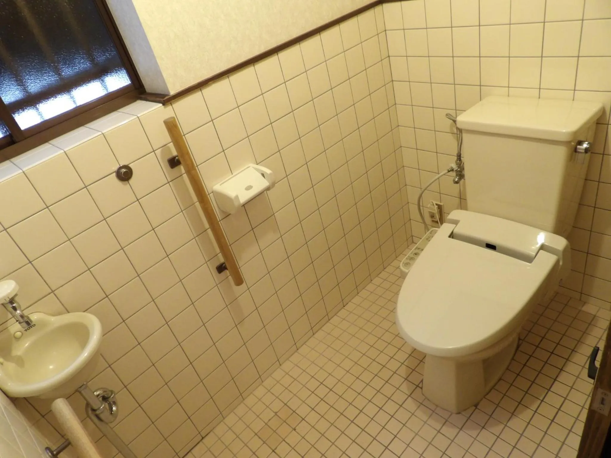 Toilet in Wholeearth Ryokan Hiroshima