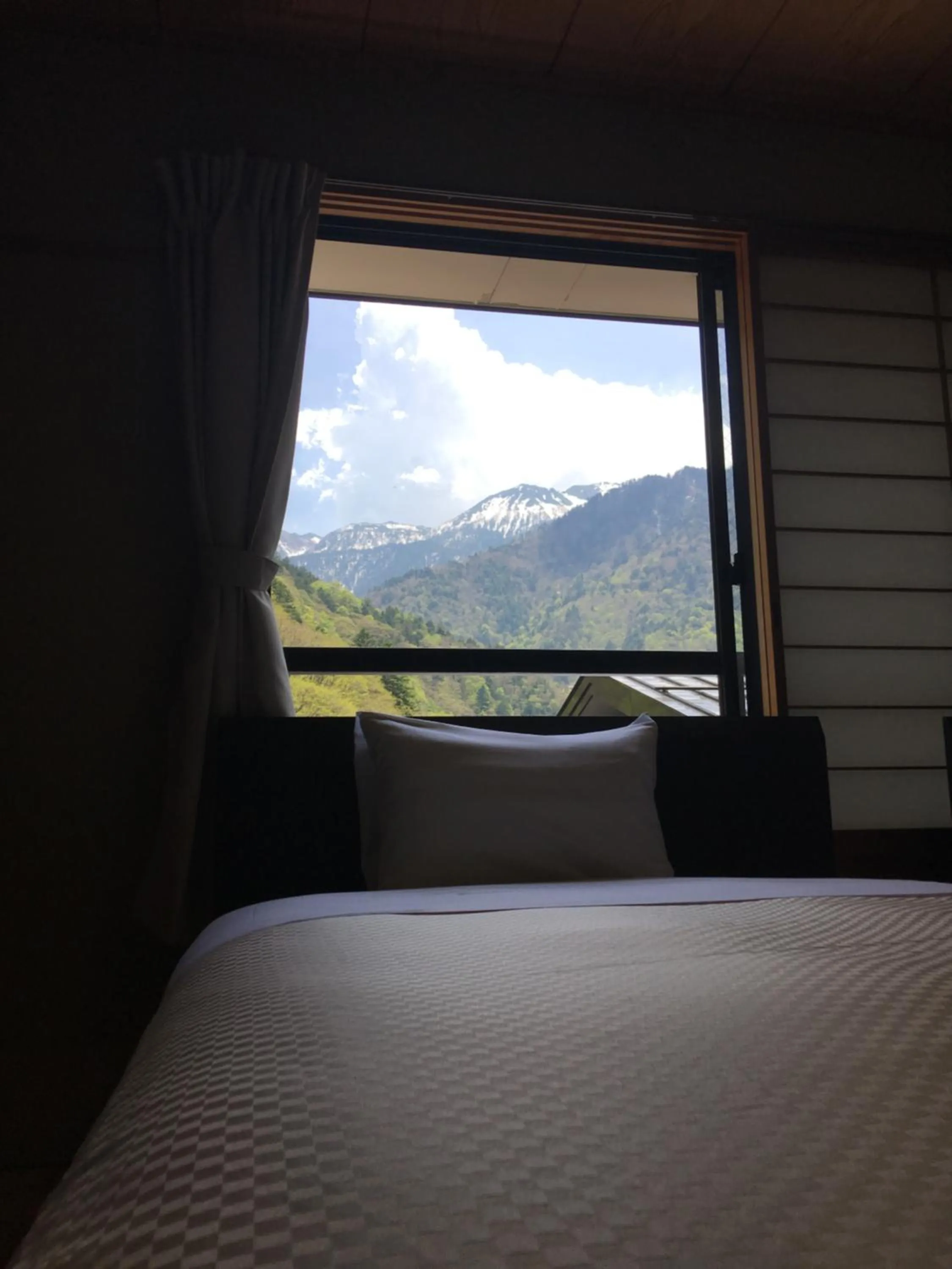 Twin Room with Tatami Area and Shared Bathroom - single occupancy in Hotel Hirayunomori Annex