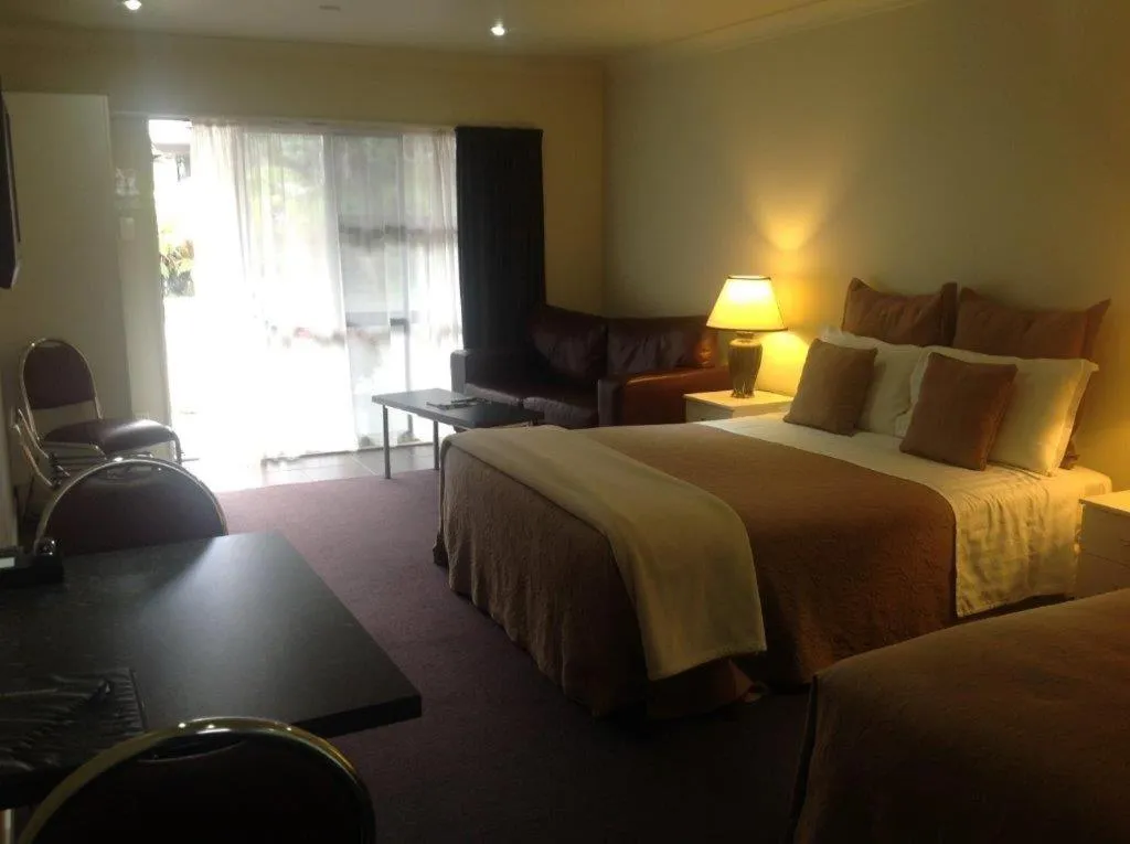 Bed in Central Park Motor Inn