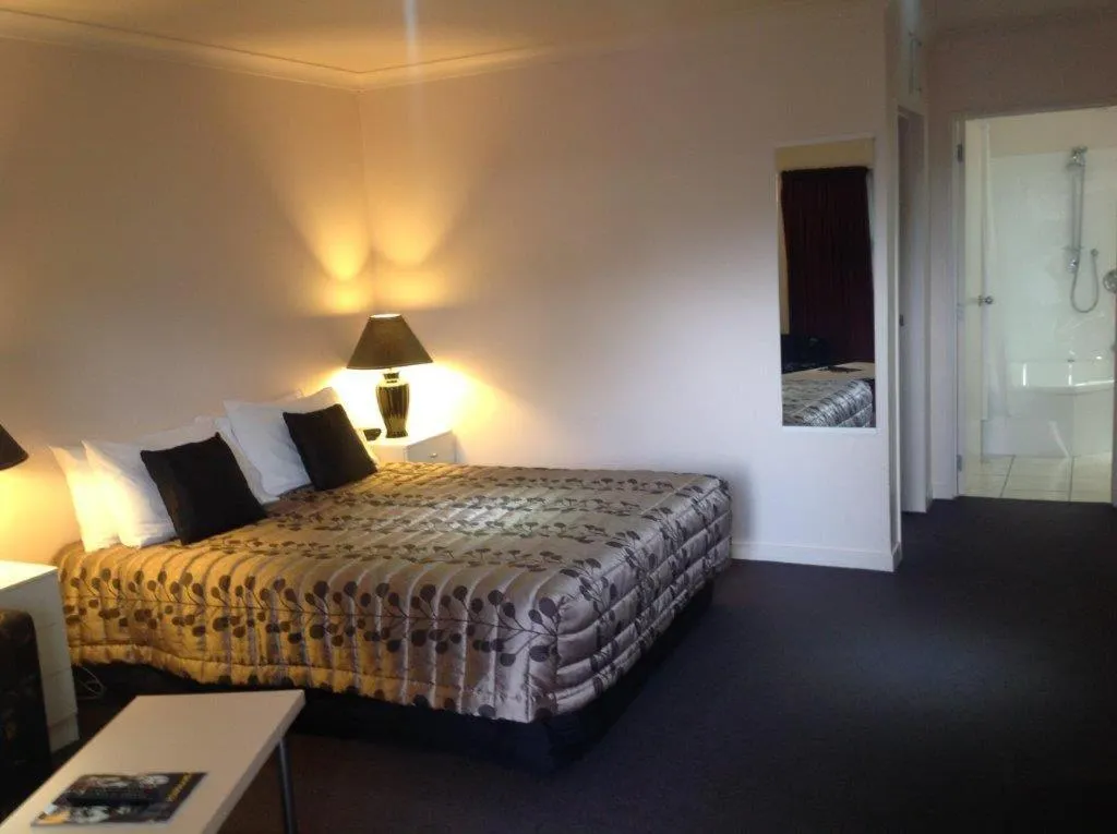 Bed in Central Park Motor Inn