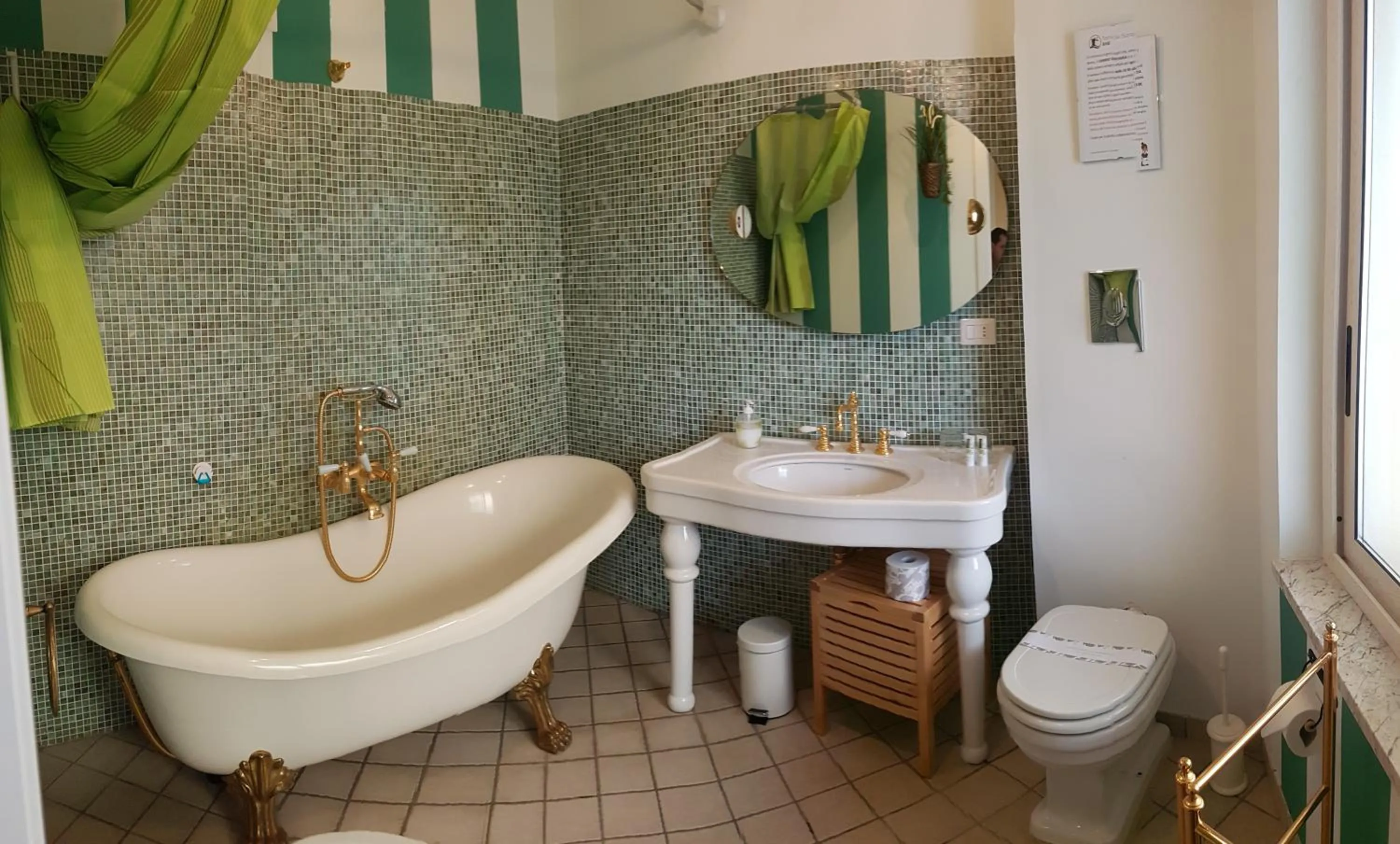 Toilet in B&B TORRE DEI SARACENI