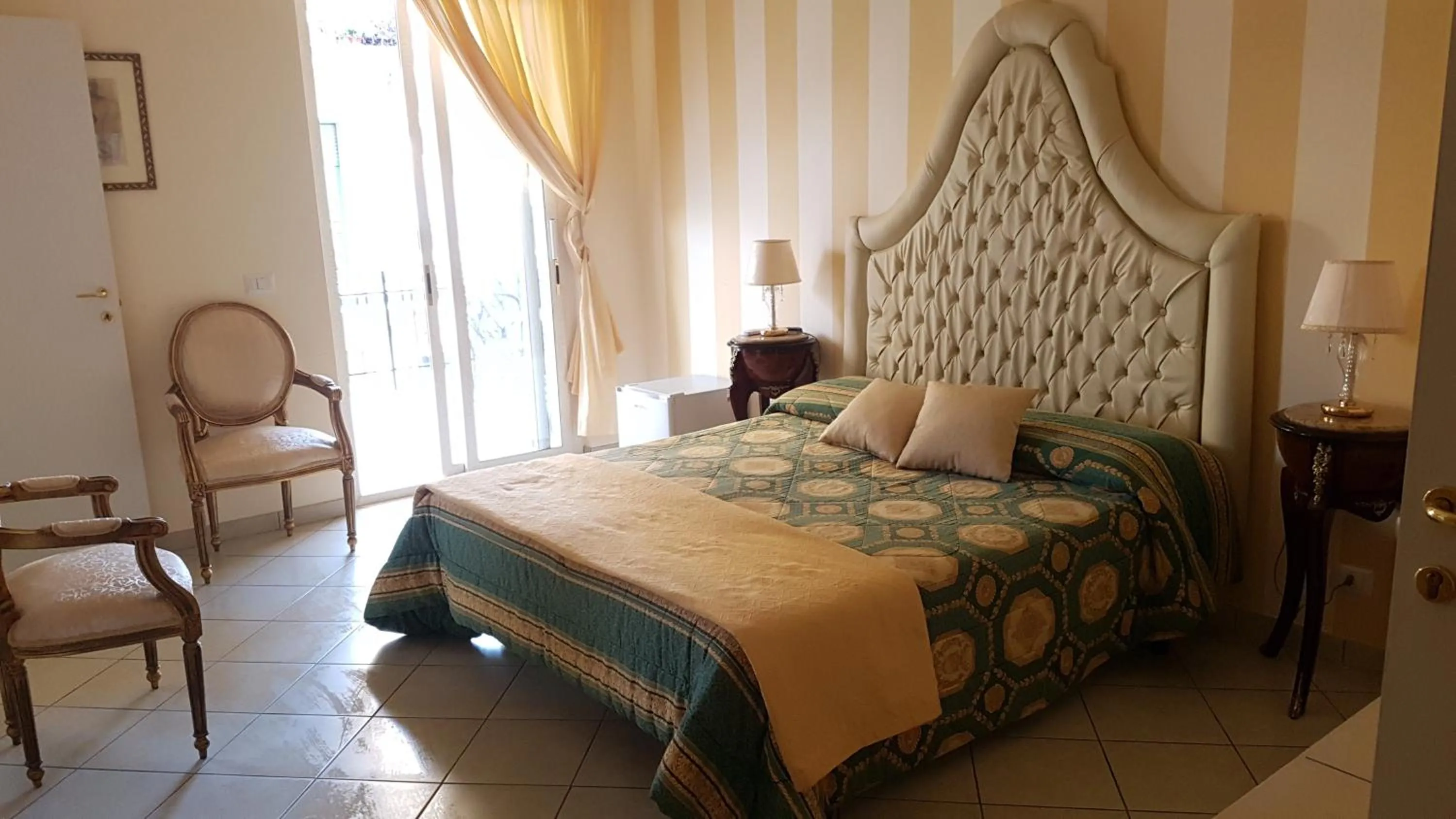 Bedroom in B&B TORRE DEI SARACENI