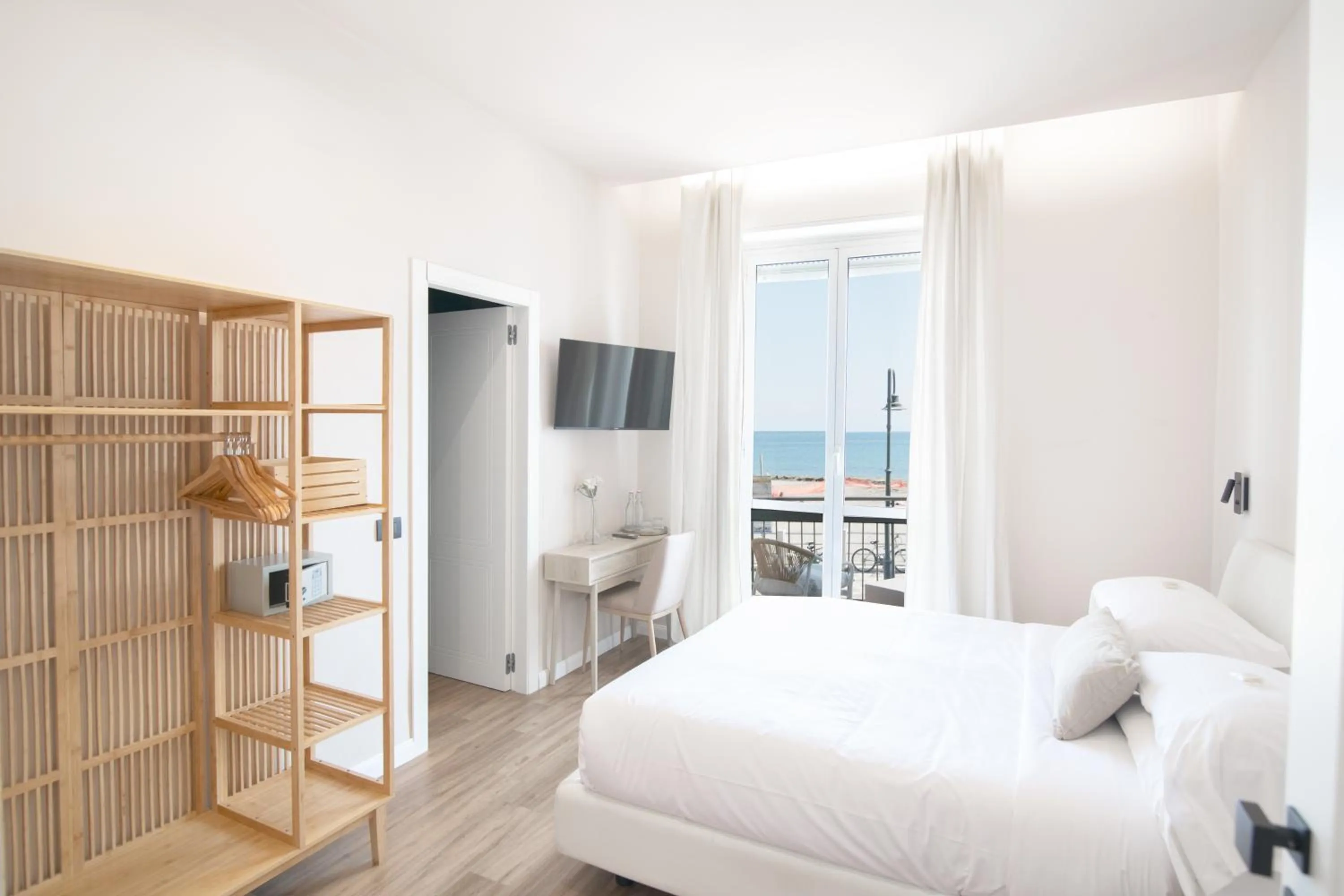 Photo of the whole room, Bed in Albium Hotel