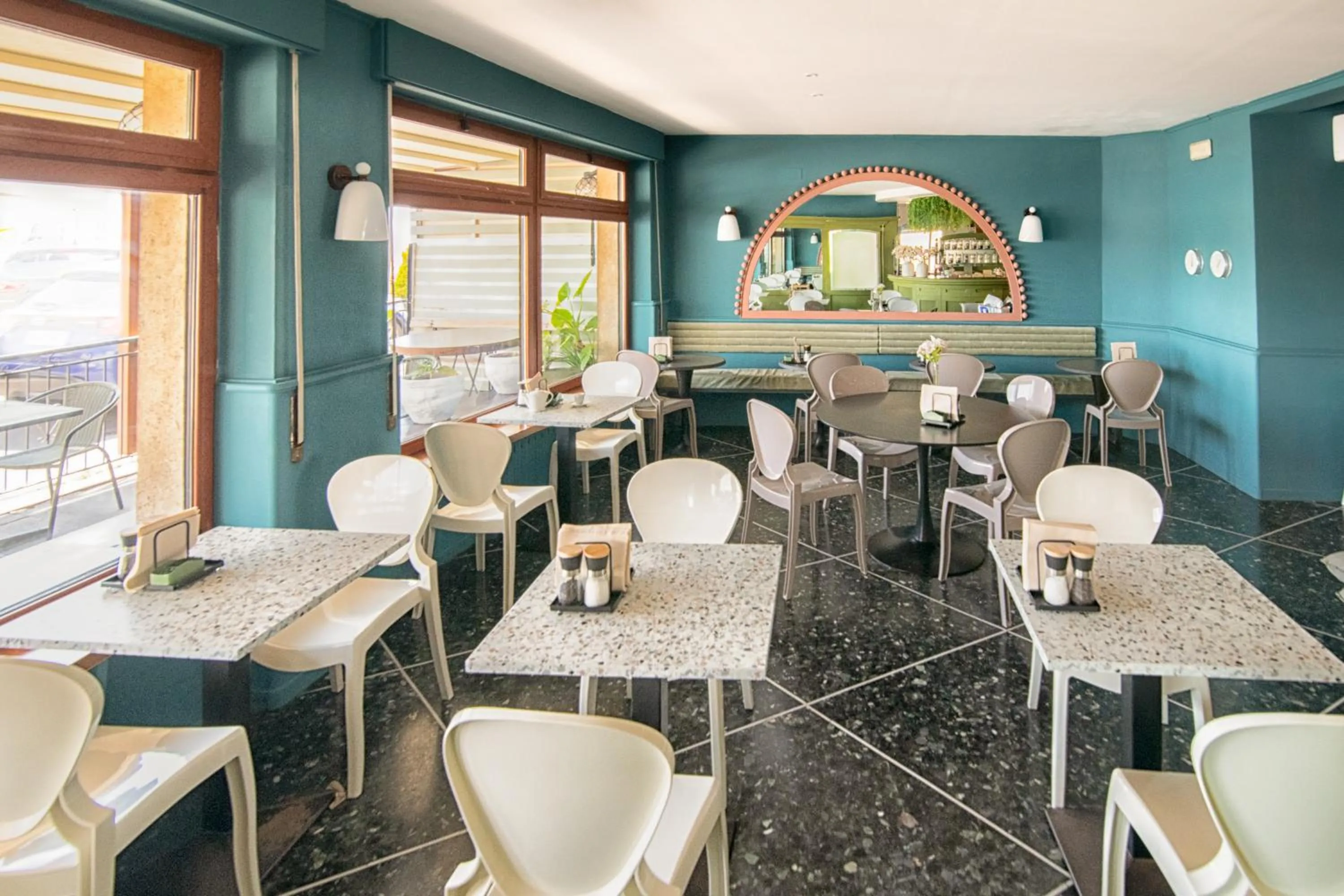 Lounge or bar in Albium Hotel