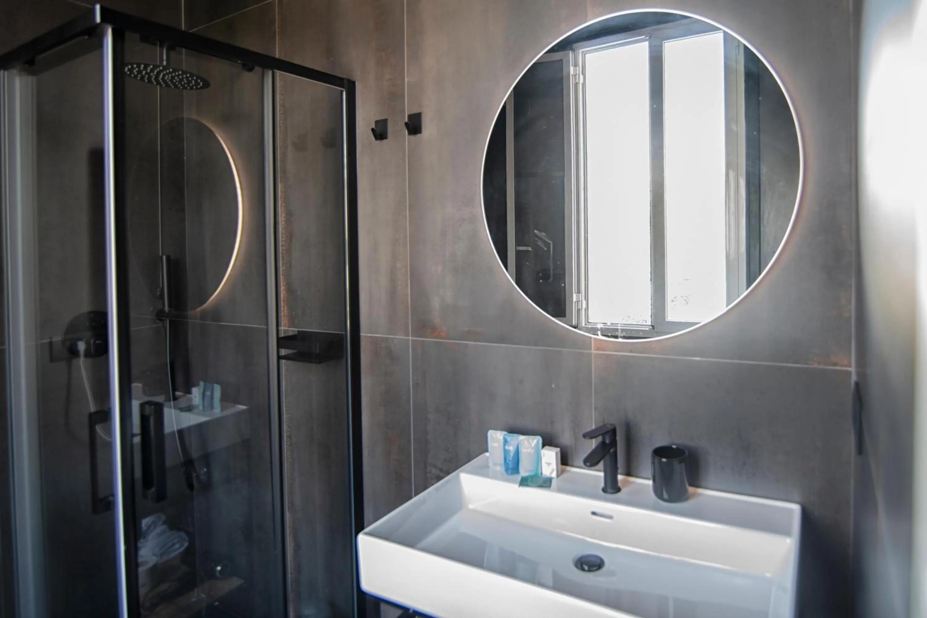 Bathroom in Albium Hotel