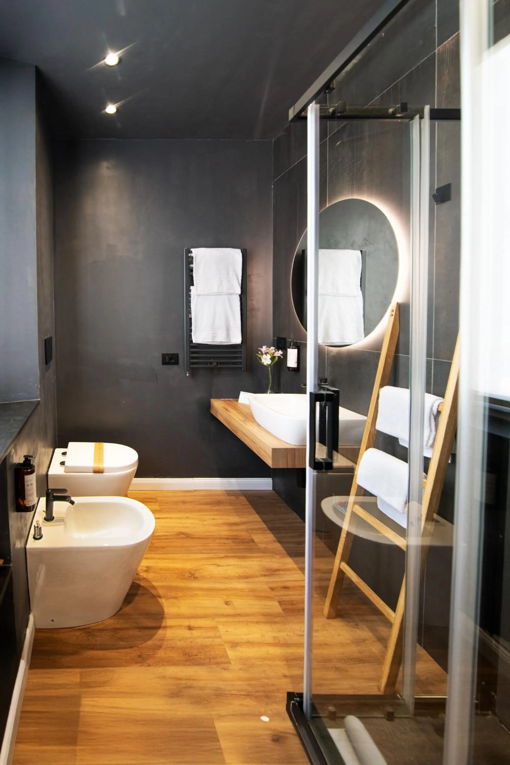 Bathroom in Albium Hotel