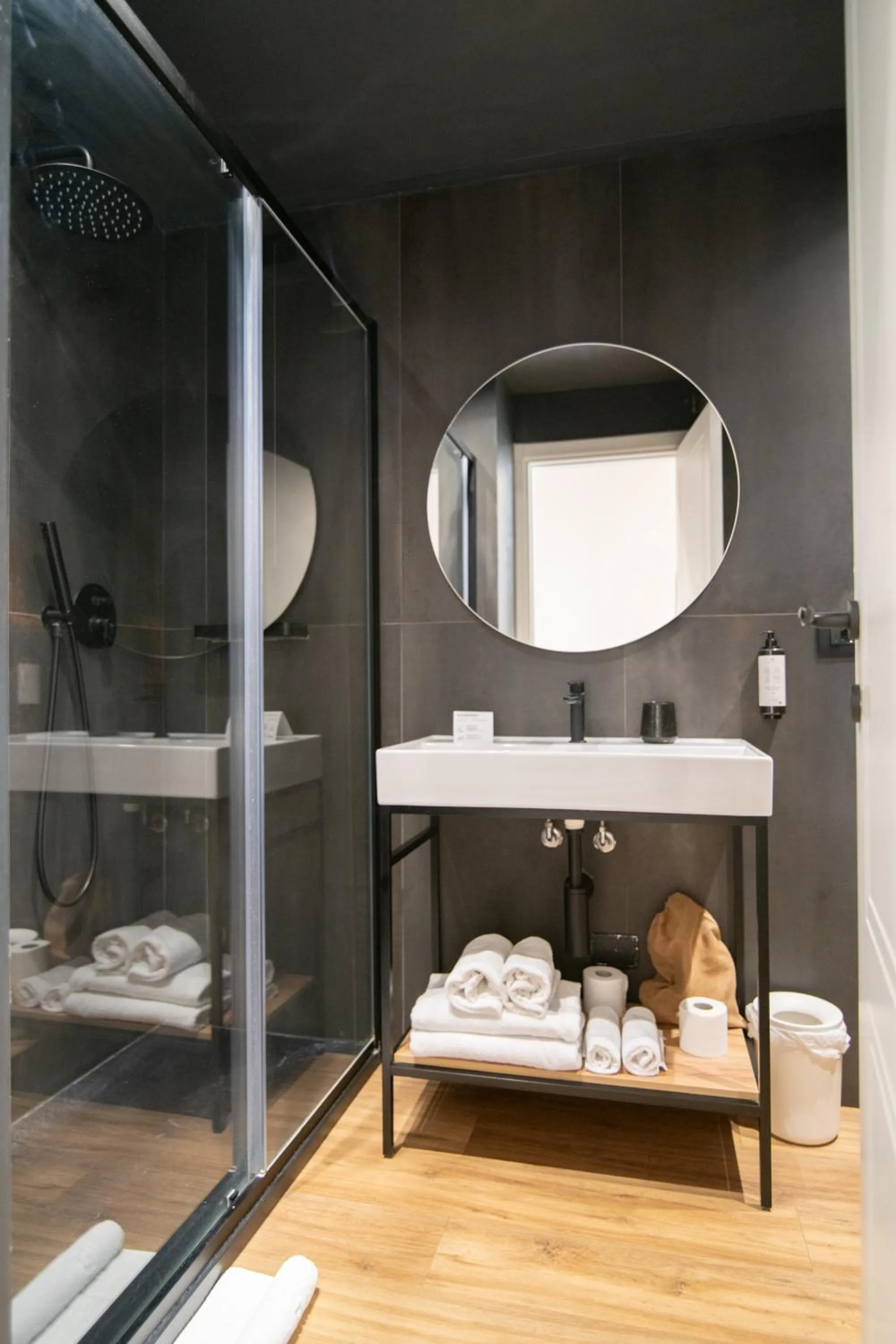 Bathroom in Albium Hotel