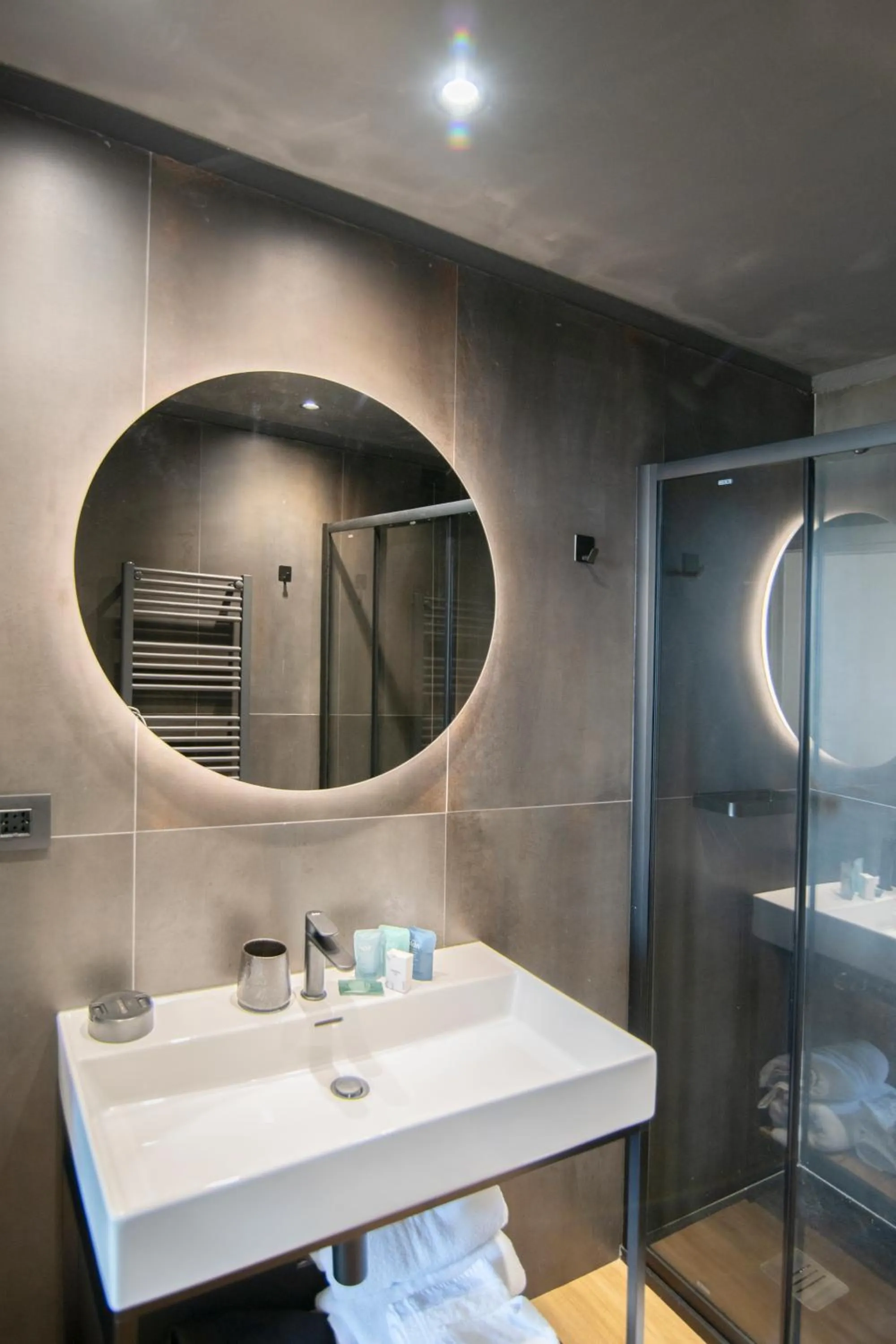 Bathroom in Albium Hotel