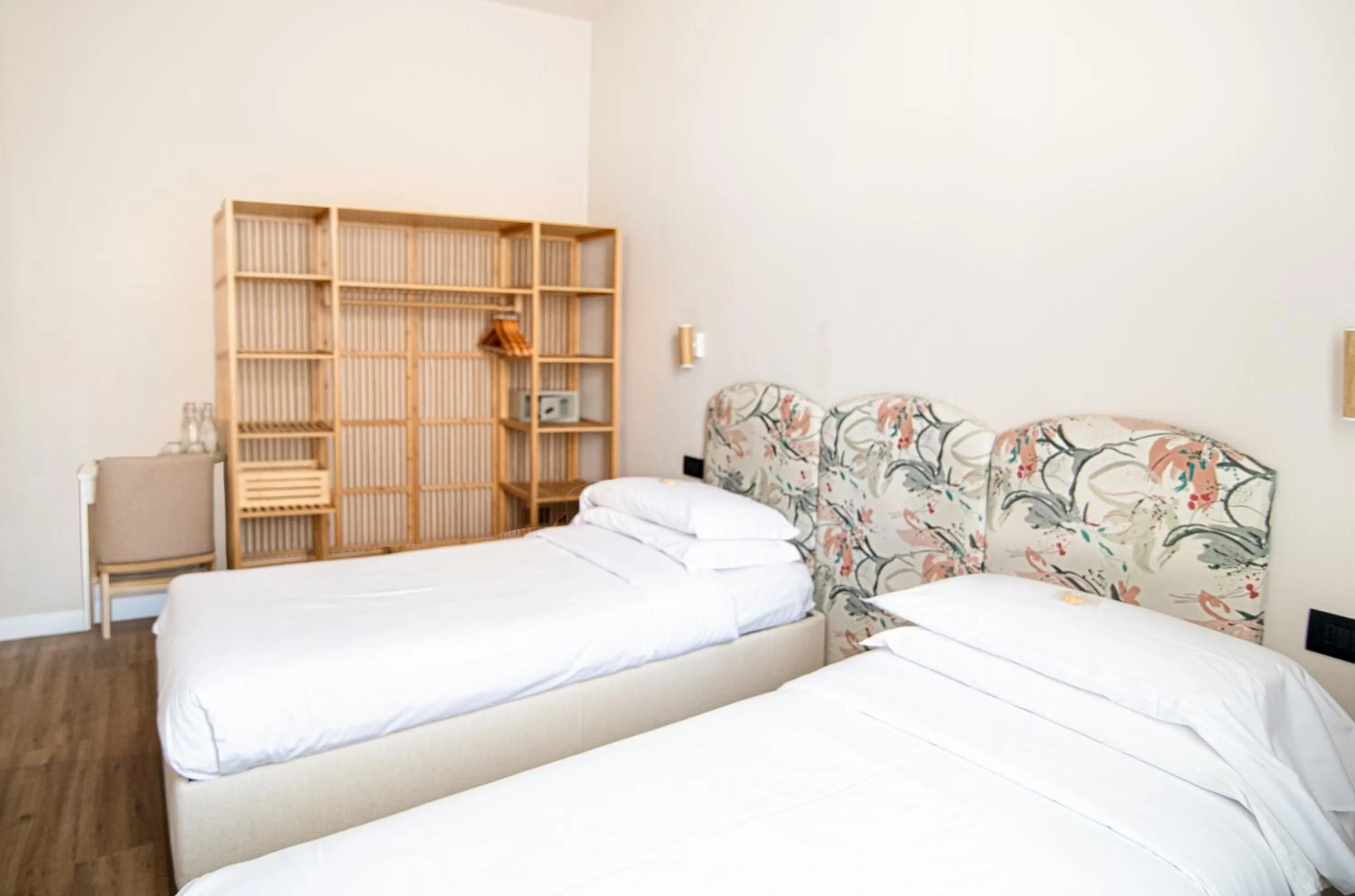 Photo of the whole room, Bed in Albium Hotel