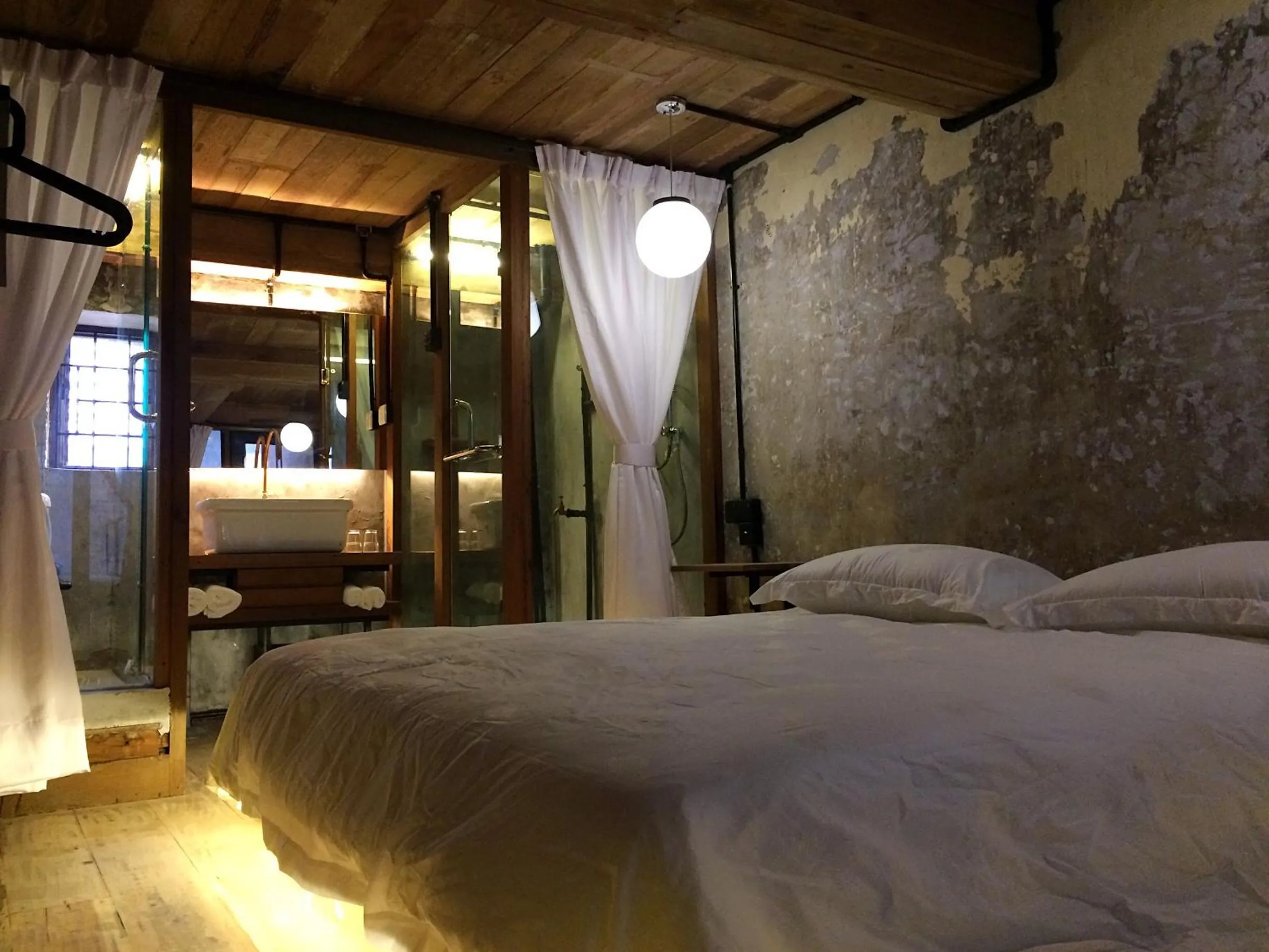 Bathroom, Bed in Rimba Hang Kasturi Villa