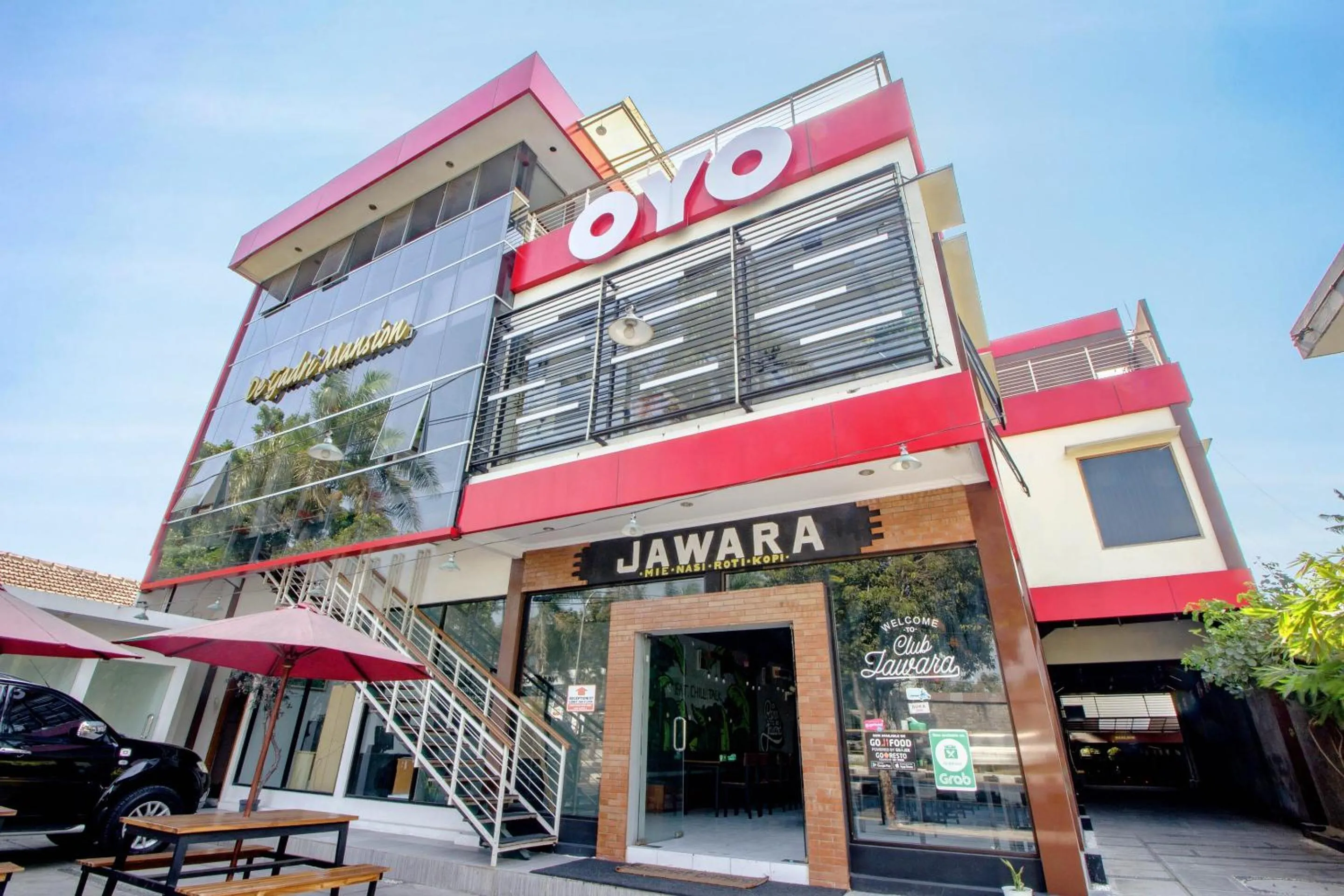 Facade/entrance in Super OYO 250 De'gadri Ndalem