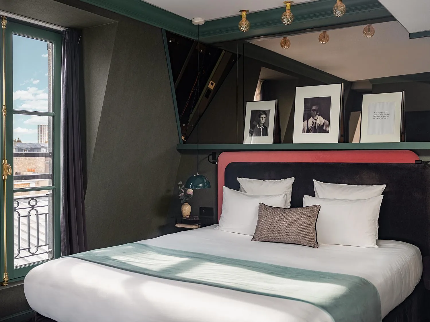 Photo of the whole room, Bed in Bob Hotel