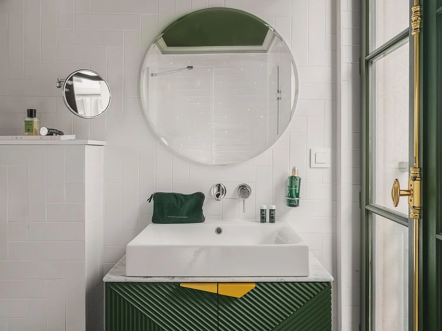 Bathroom in Bob Hotel