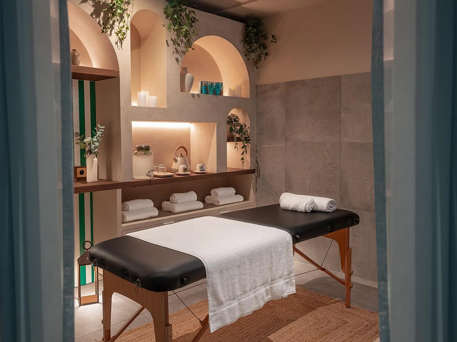 Massage in Bob Hotel