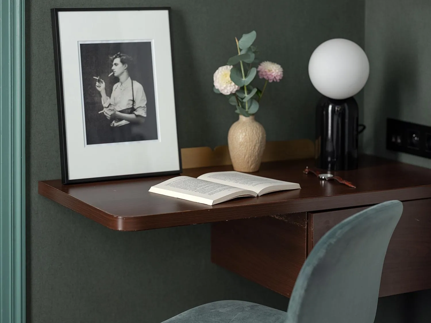 Decorative detail in Bob Hotel