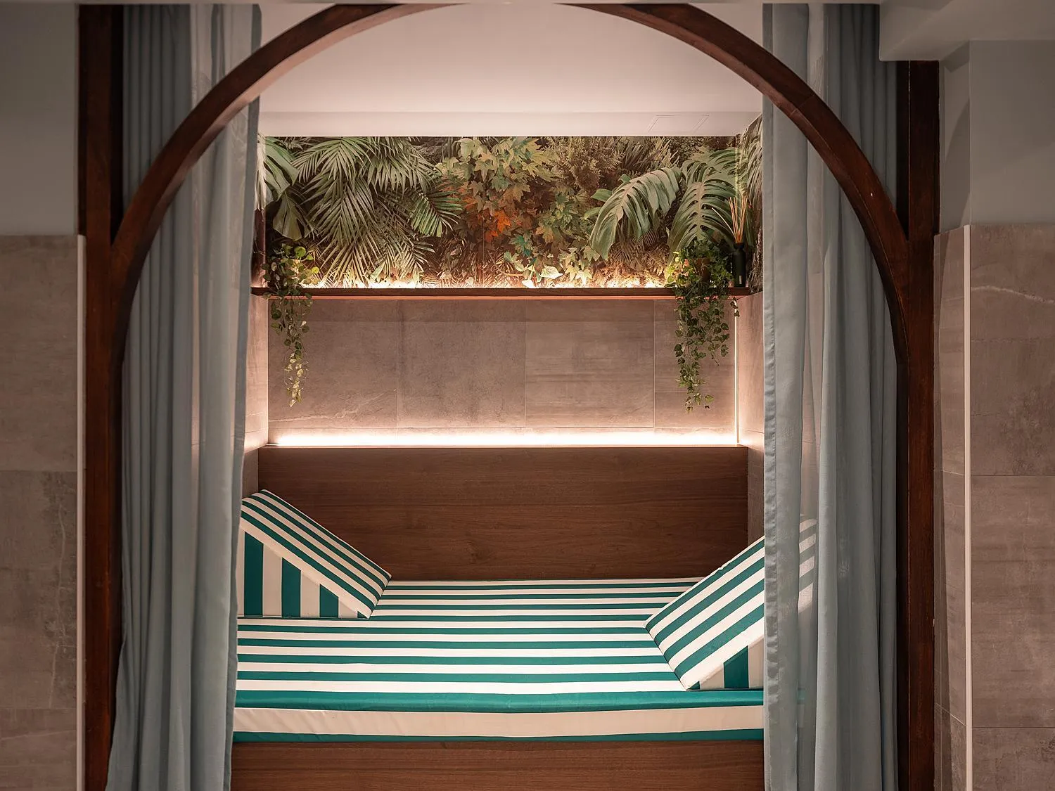 Steam room in Bob Hotel