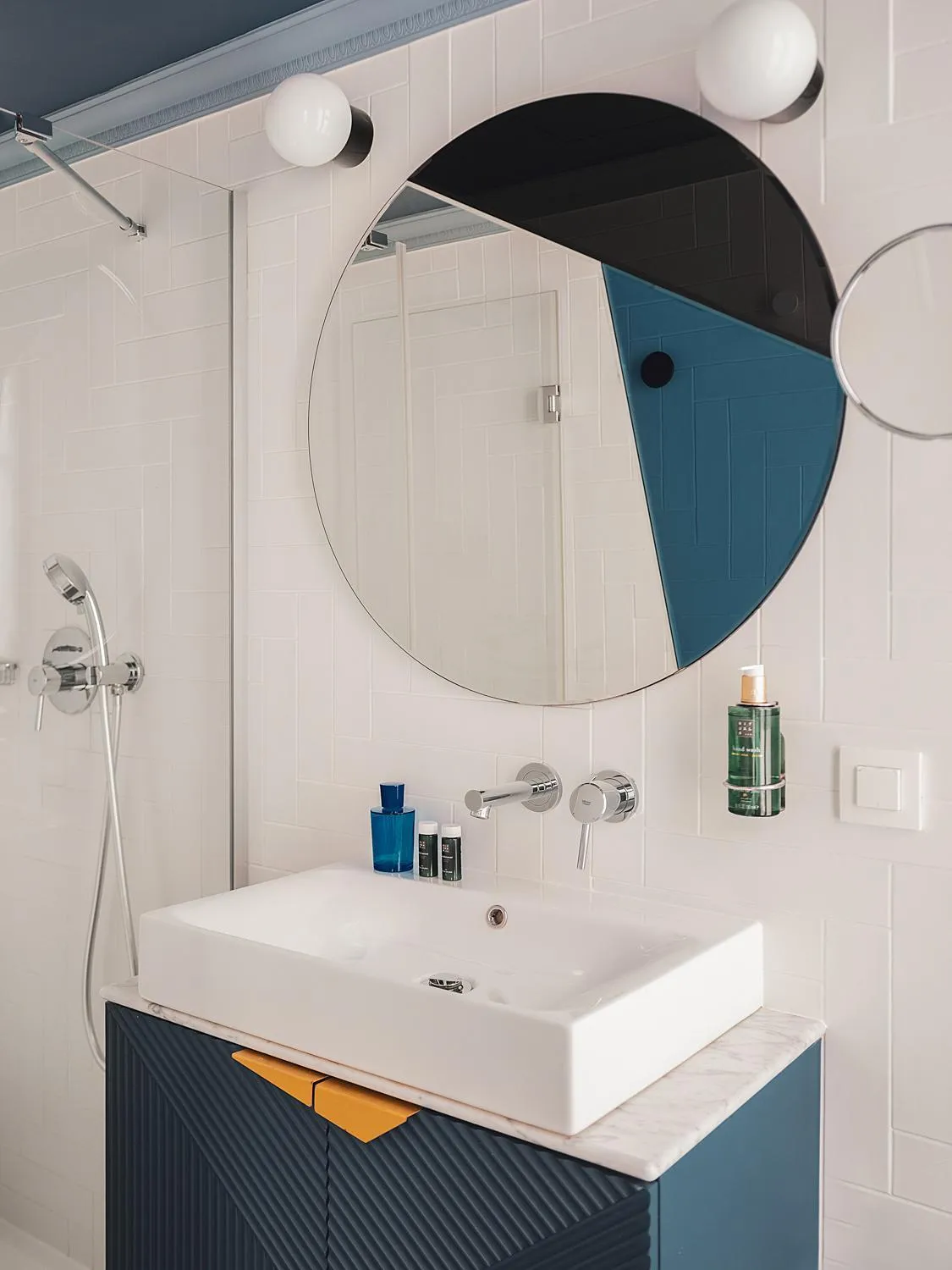 Bathroom in Bob Hotel